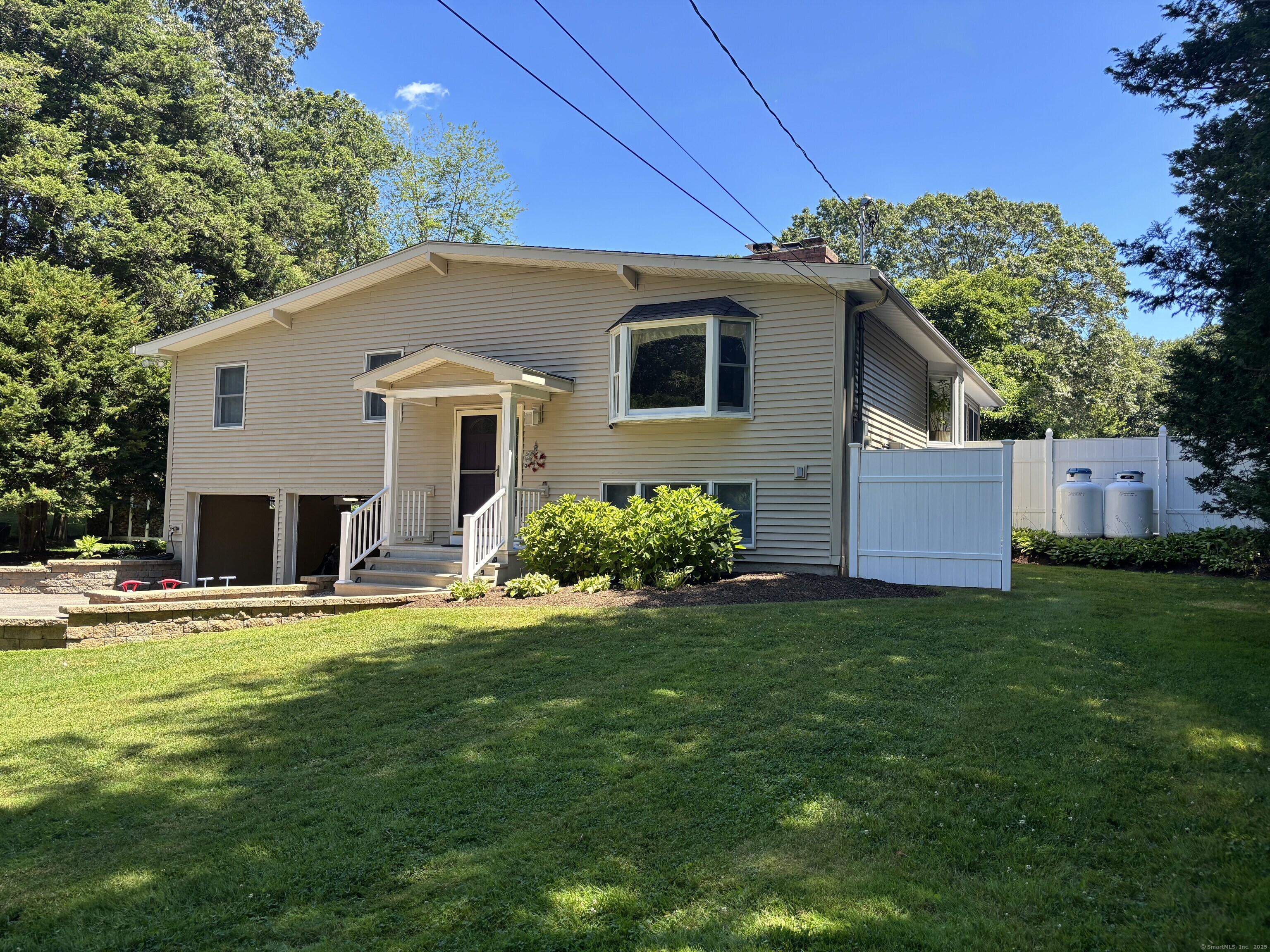East Lyme, Connecticut, 06357, United States, 3 Bedrooms Bedrooms, ,2 BathroomsBathrooms,Residential,For Sale,1931029
