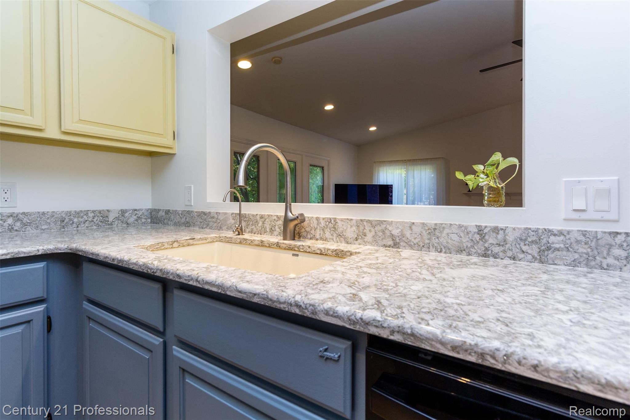 Troy, Michigan, 48084, United States, 4 Bedrooms Bedrooms, ,3 BathroomsBathrooms,Residential,For Sale,1976121