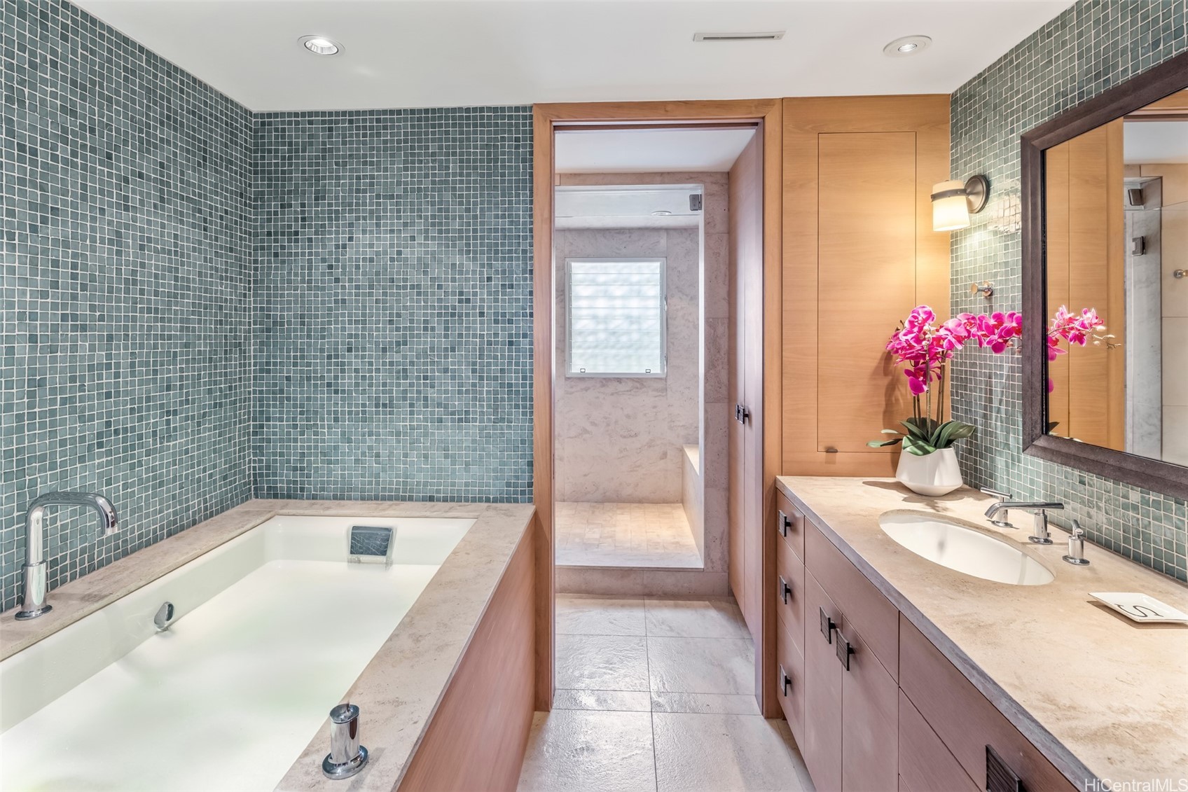 Honolulu, Hawaii, 96815, United States, 2 Bedrooms Bedrooms, ,2 BathroomsBathrooms,Residential,For Sale,1938853