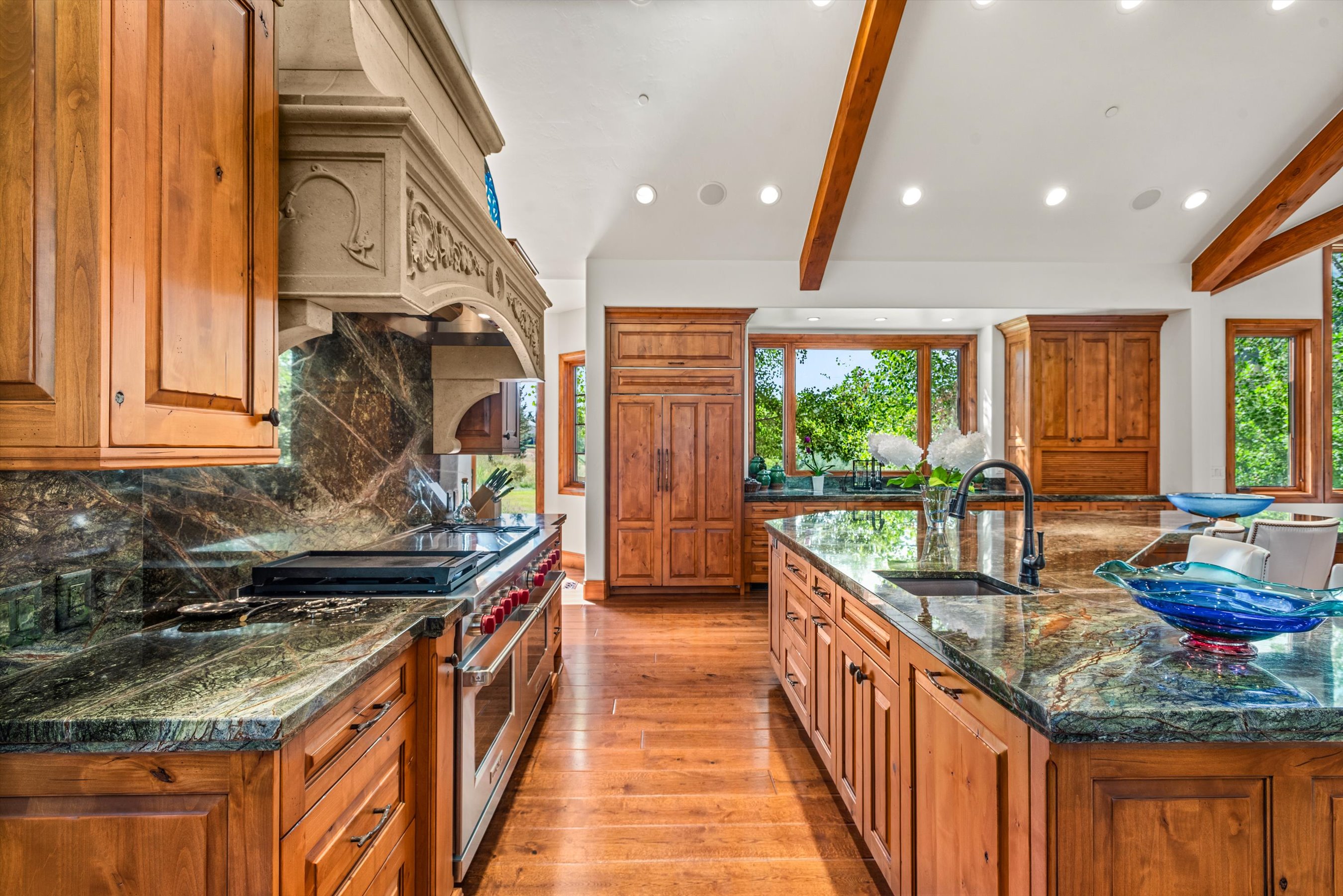 An Exceptional River-View Estate in Aspen Glen - 物件實景
