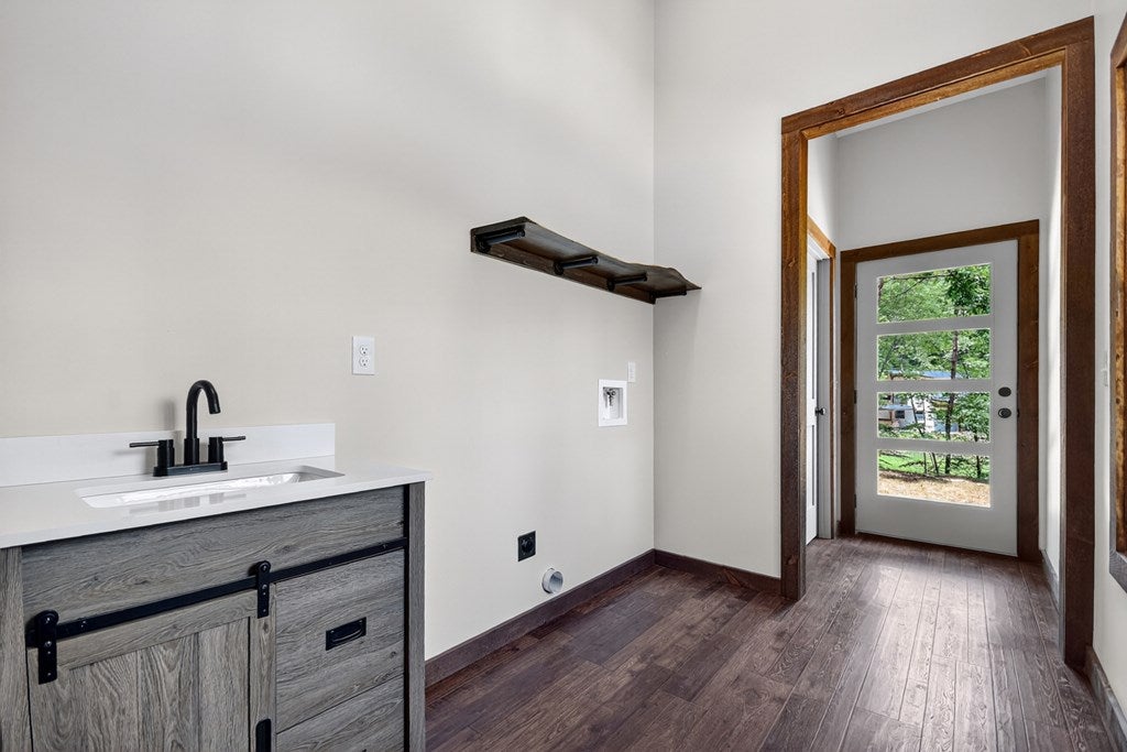 Mineral Bluff, Georgia, 30559, United States, 3 Bedrooms Bedrooms, ,3 BathroomsBathrooms,Residential,For Sale,2007594