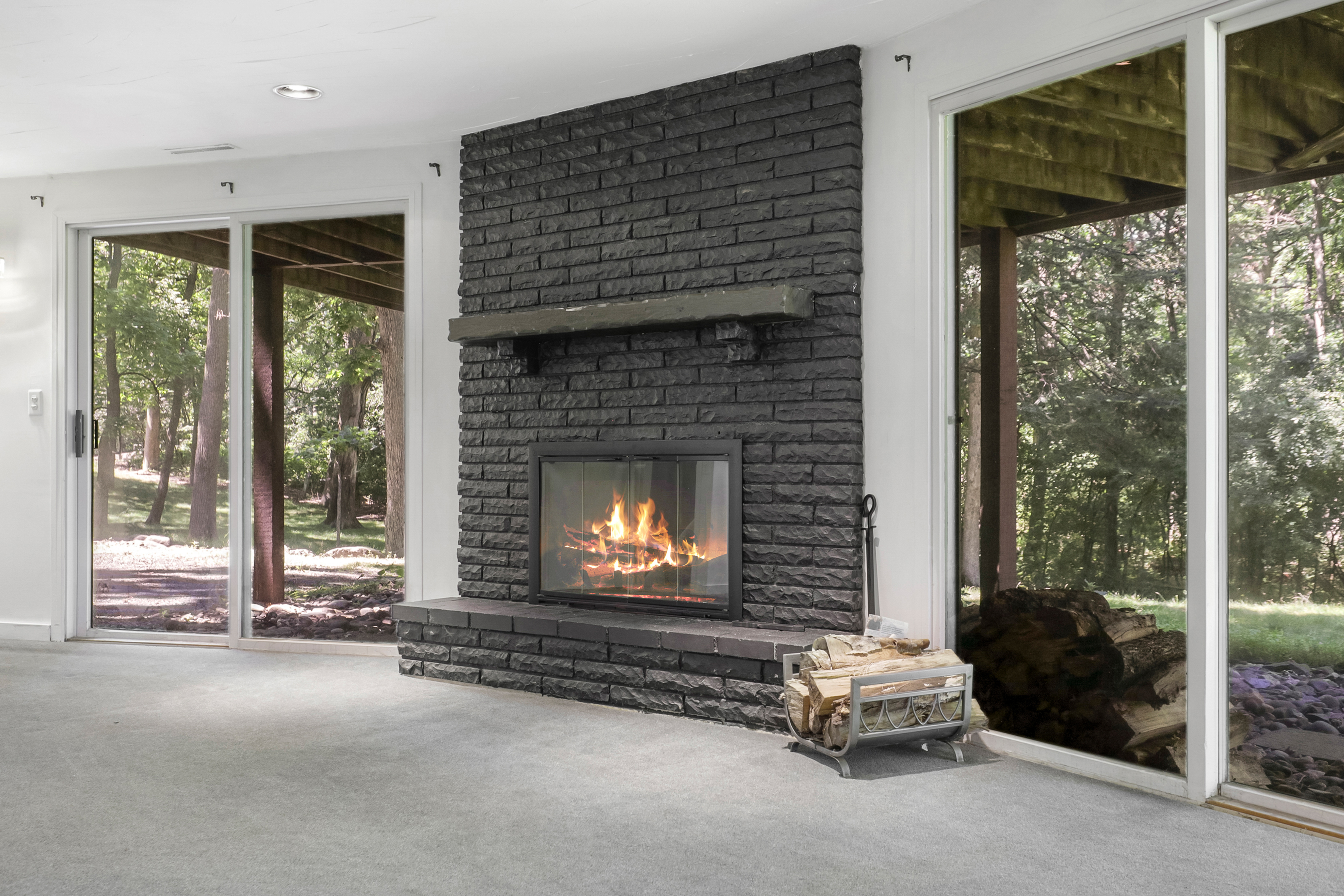 Secluded Wooded Retreat with Beautifully Updated Interiors - 物件實景