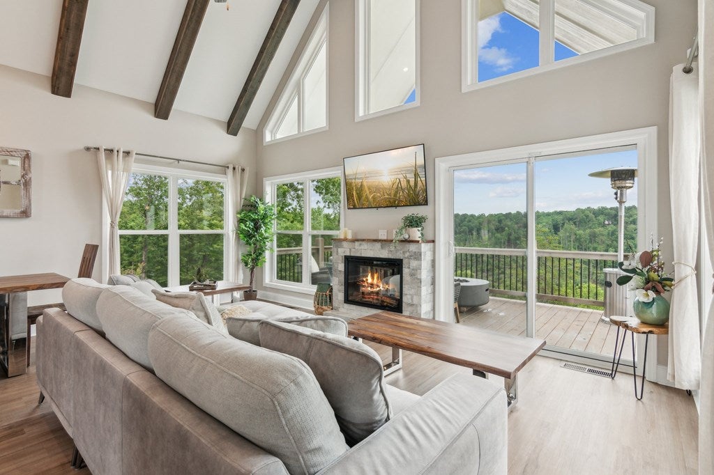 Ellijay, Georgia, 30540, United States, 3 Bedrooms Bedrooms, ,3 BathroomsBathrooms,Residential,For Sale,2003532