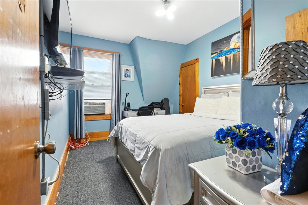 Worcester, Massachusetts, 01603, United States, 9 Bedrooms Bedrooms, ,3 BathroomsBathrooms,Residential,For Sale,1927945