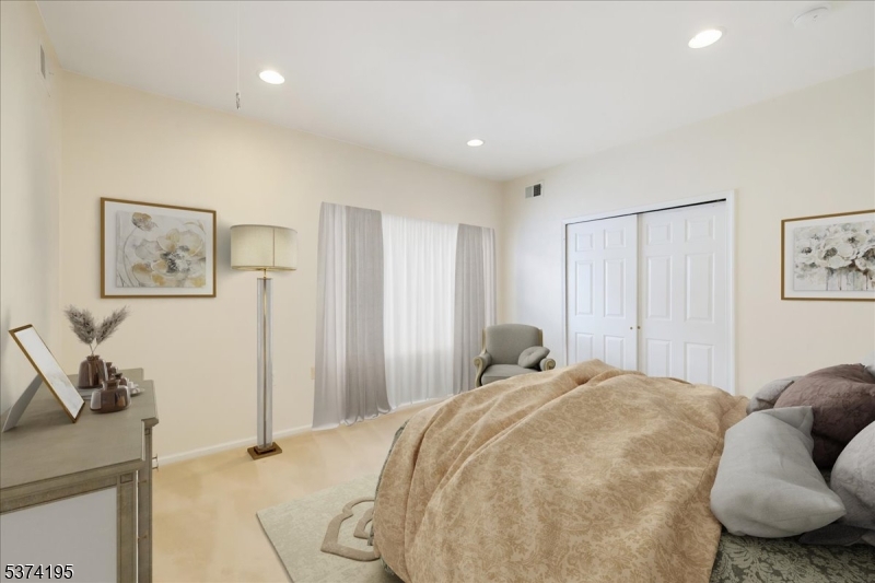 Franklin Twp., New Jersey, 08873, United States, 3 Bedrooms Bedrooms, ,2 BathroomsBathrooms,Residential,For Sale,1908431