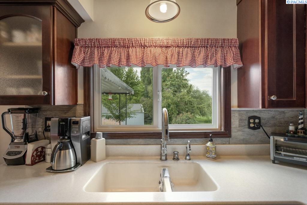 Tekoa, Washington, 99033, United States, 4 Bedrooms Bedrooms, ,2 BathroomsBathrooms,Residential,For Sale,1847399