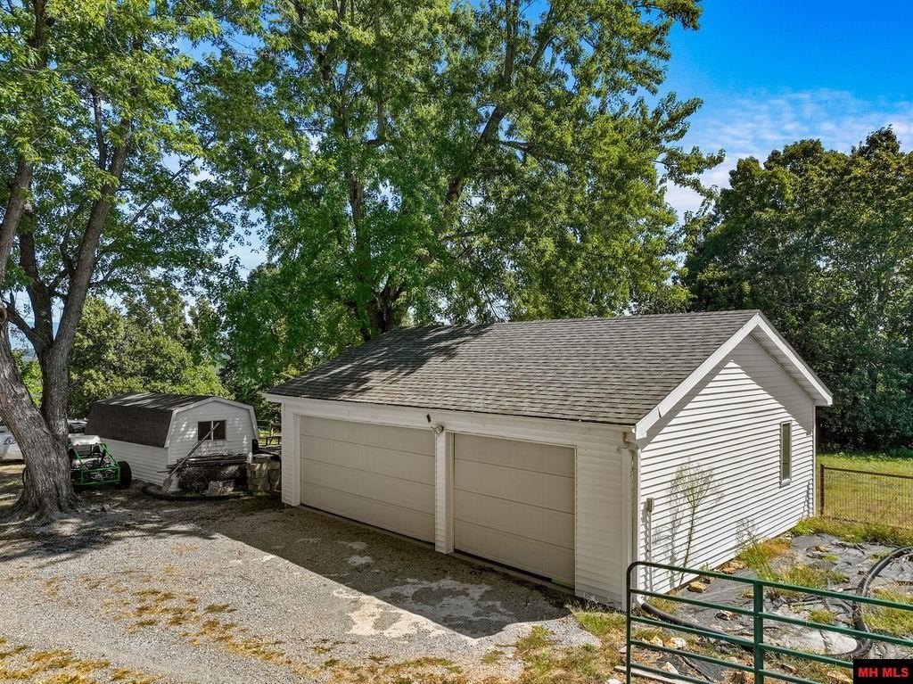 Gainesville, Missouri, 65655, United States, 4 Bedrooms Bedrooms, ,3 BathroomsBathrooms,Residential,For Sale,1979779