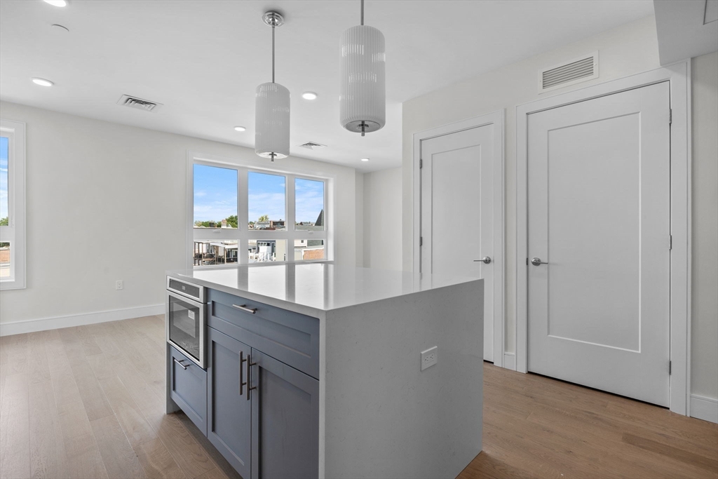 Boston, Massachusetts, 02128, United States, 2 Bedrooms Bedrooms, ,2 BathroomsBathrooms,Residential,For Sale,1942653