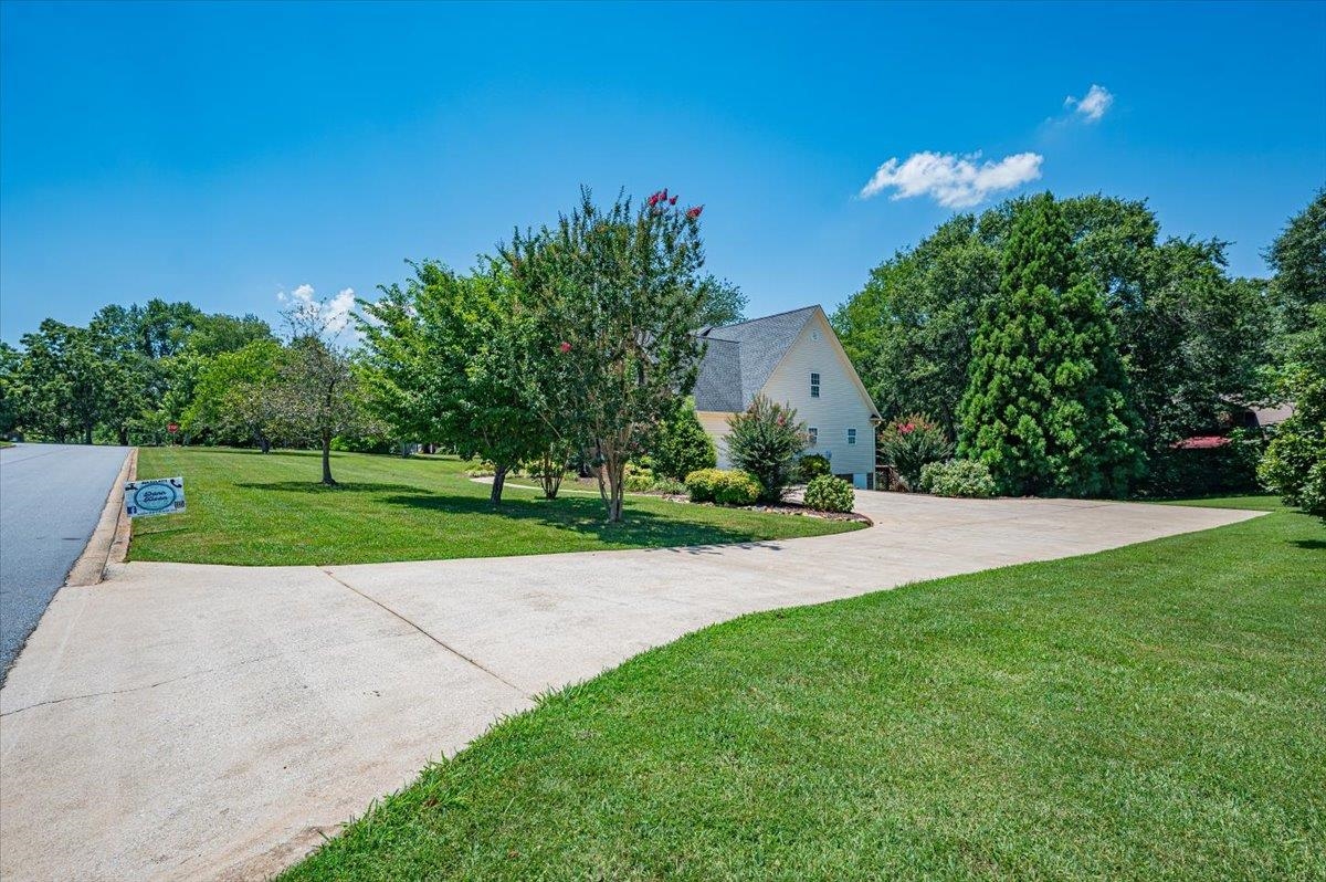 Moore, South Carolina, 29369, United States, 5 Bedrooms Bedrooms, ,4 BathroomsBathrooms,Residential,For Sale,1929120