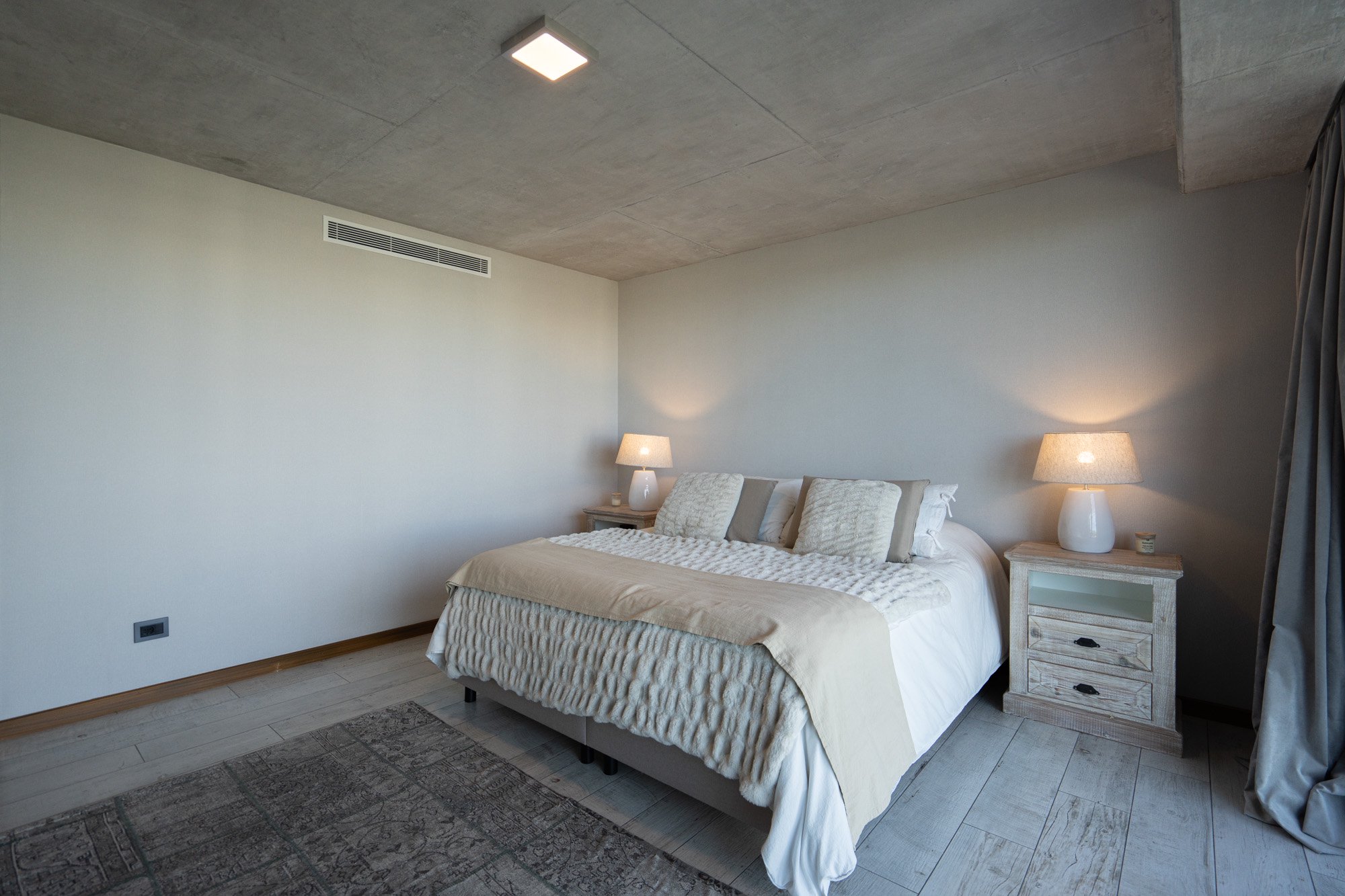  Unit for sale in the renowned Surfside Village1 tower - 物件實景