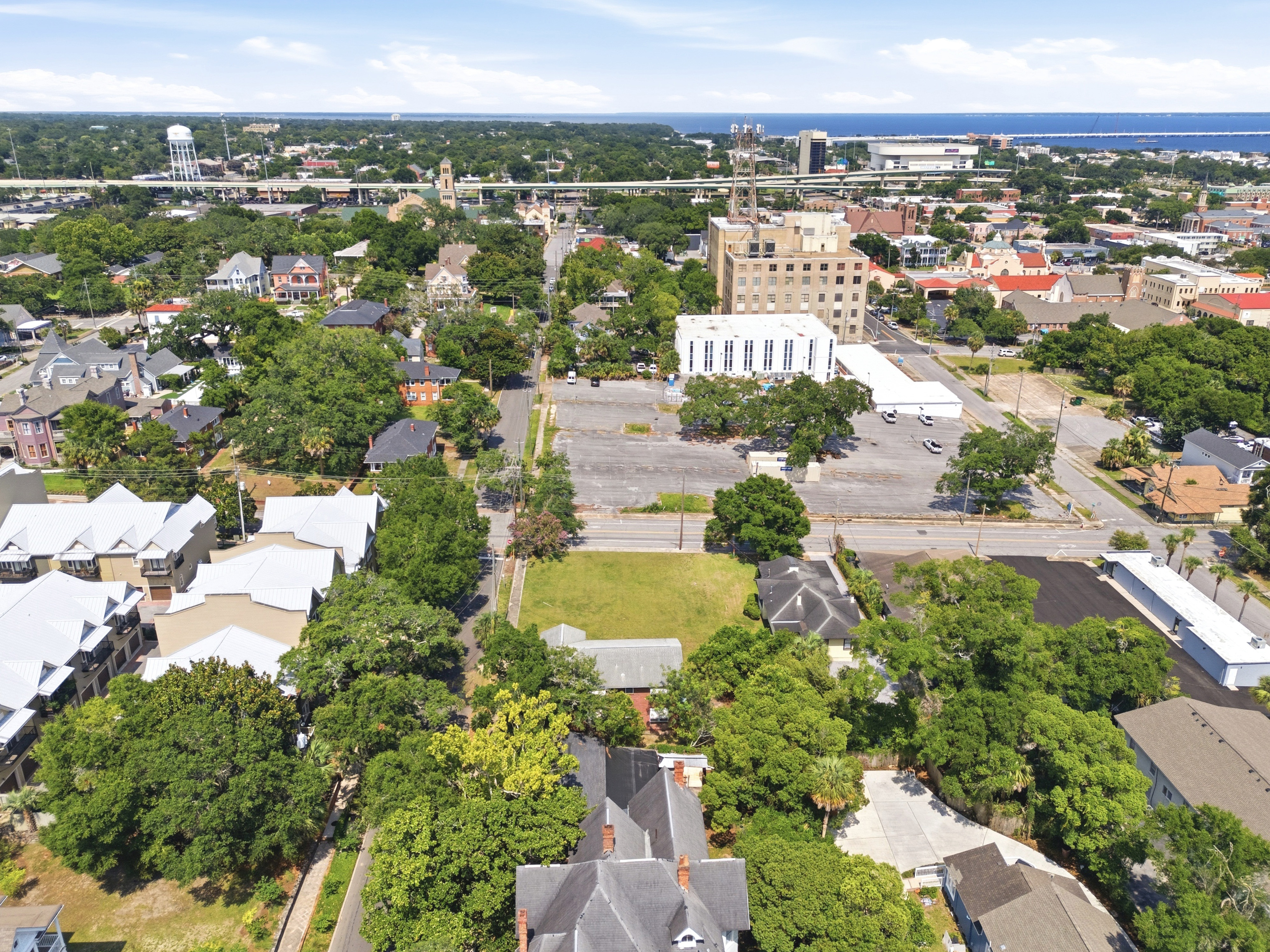  Rare Corner Parcel with Three-Lot Potential in Downton Pensacola - 物件實景
