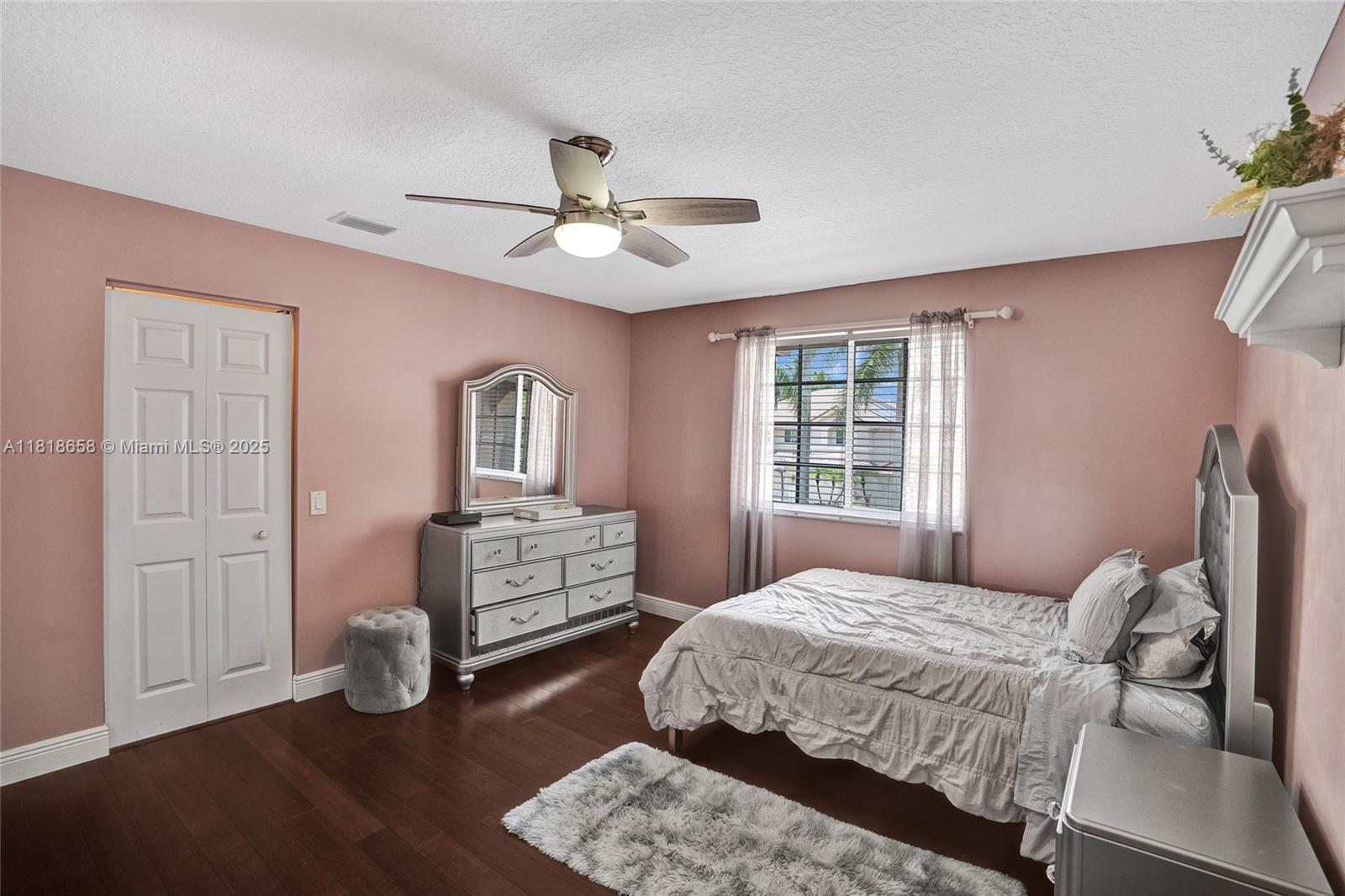 Weston, Florida, 33327, United States, 6 Bedrooms Bedrooms, ,4 BathroomsBathrooms,Residential,For Sale,1850132