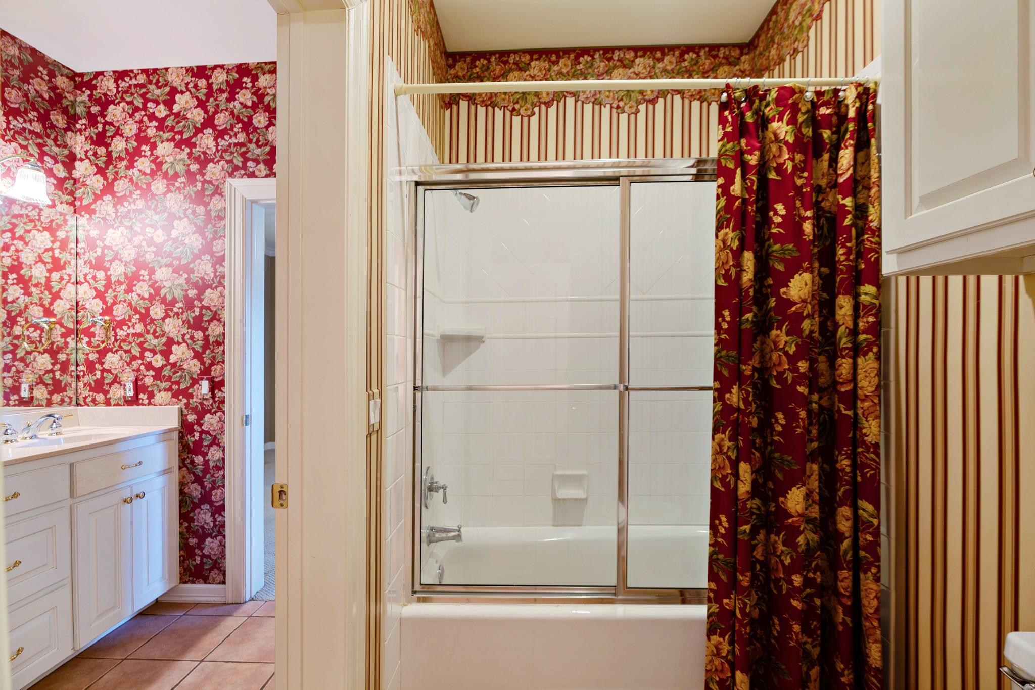 Paris, Texas, 75462, United States, 5 Bedrooms Bedrooms, ,5 BathroomsBathrooms,Residential,For Sale,1990827