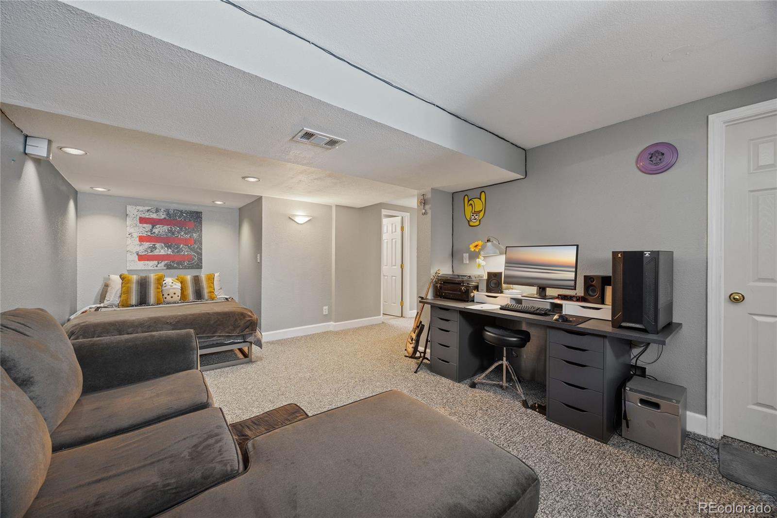 Aurora, Colorado, 80014, United States, 4 Bedrooms Bedrooms, ,2 BathroomsBathrooms,Residential,For Sale,1988194