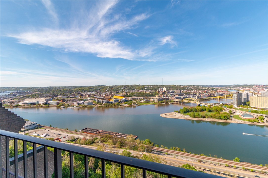 Pittsburgh, Pennsylvania, 15211, United States, 1 Bedroom Bedrooms, ,2 BathroomsBathrooms,Residential,For Sale,1981120