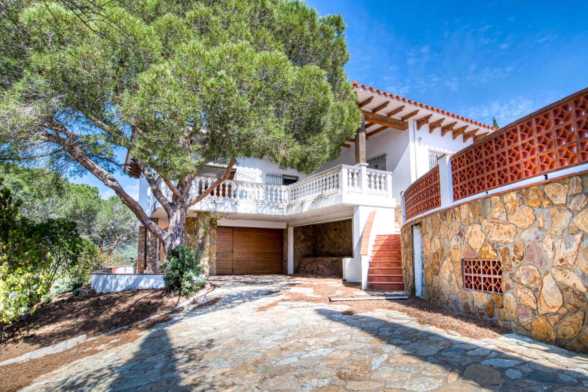  Property with charm and potential with sea and mountain views, Tamariu - 物件實景