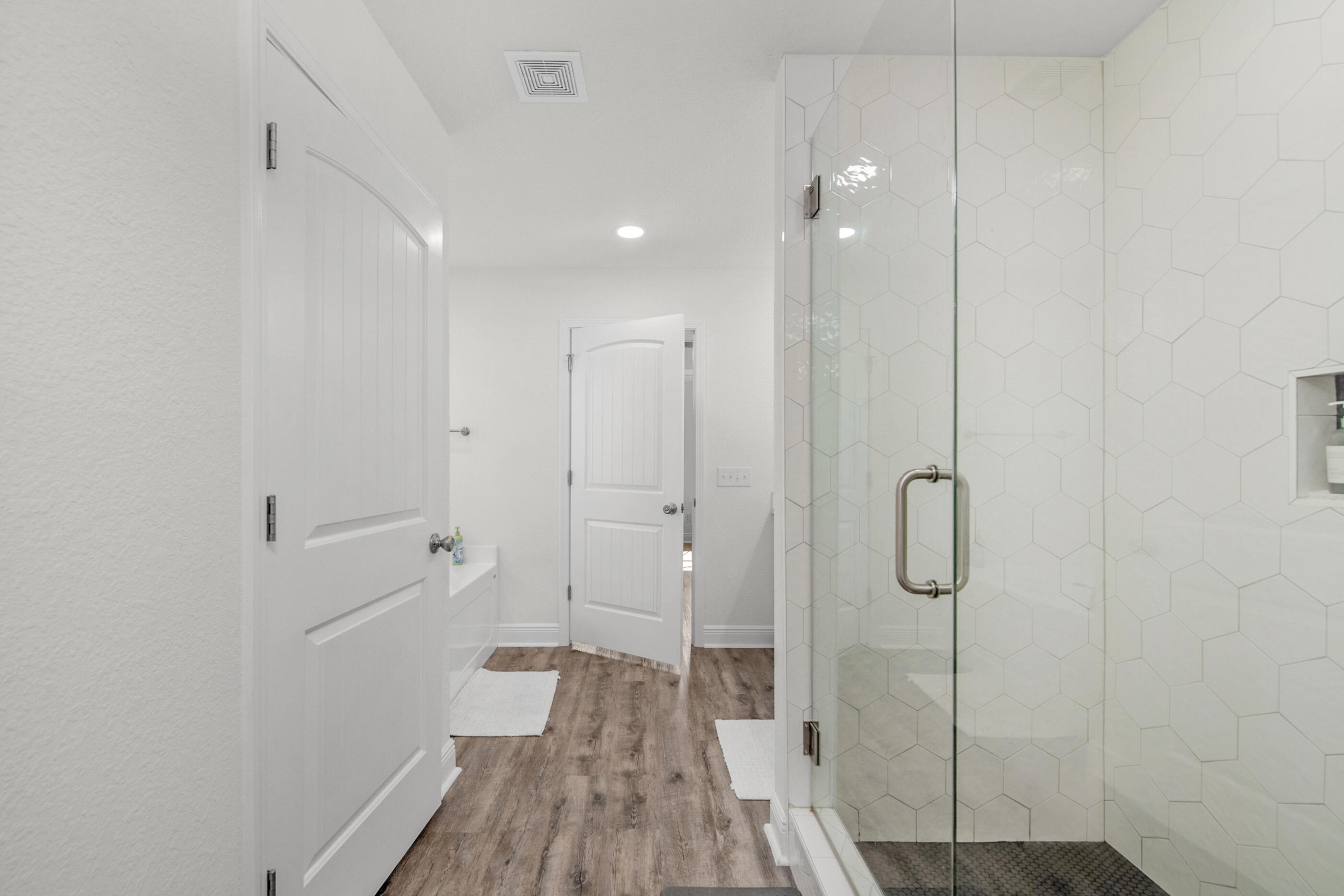 Gulf Breeze, Florida, 32563, United States, 5 Bedrooms Bedrooms, ,3 BathroomsBathrooms,Residential,For Sale,1950395