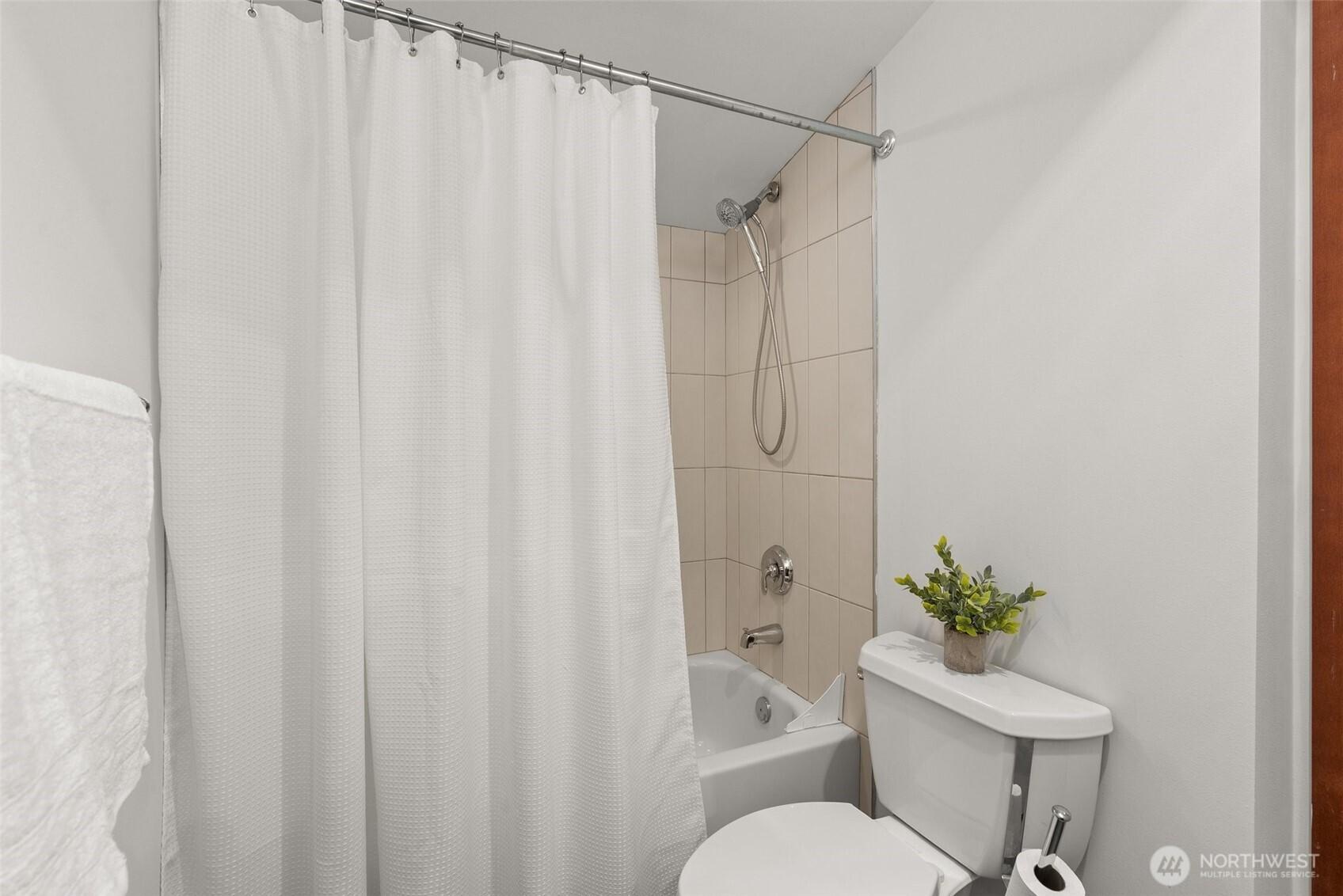 SEATTLE, Washington, 98105, United States, 3 Bedrooms Bedrooms, ,3 BathroomsBathrooms,Residential,For Sale,1875304