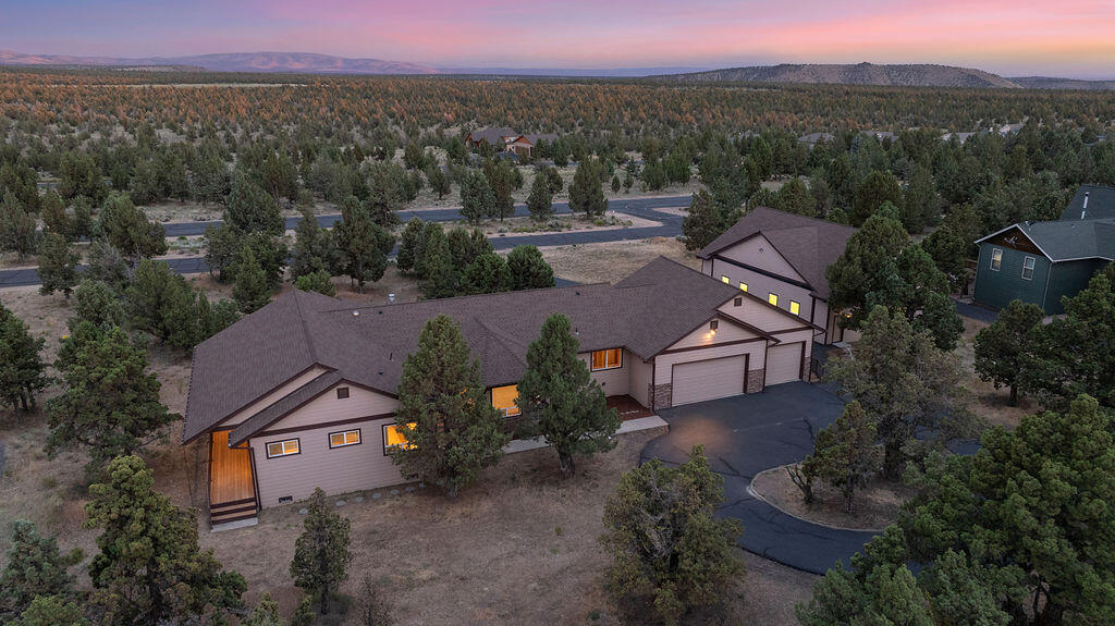 Prineville, Oregon, 97754, United States, 4 Bedrooms Bedrooms, ,3 BathroomsBathrooms,Residential,For Sale,1896038