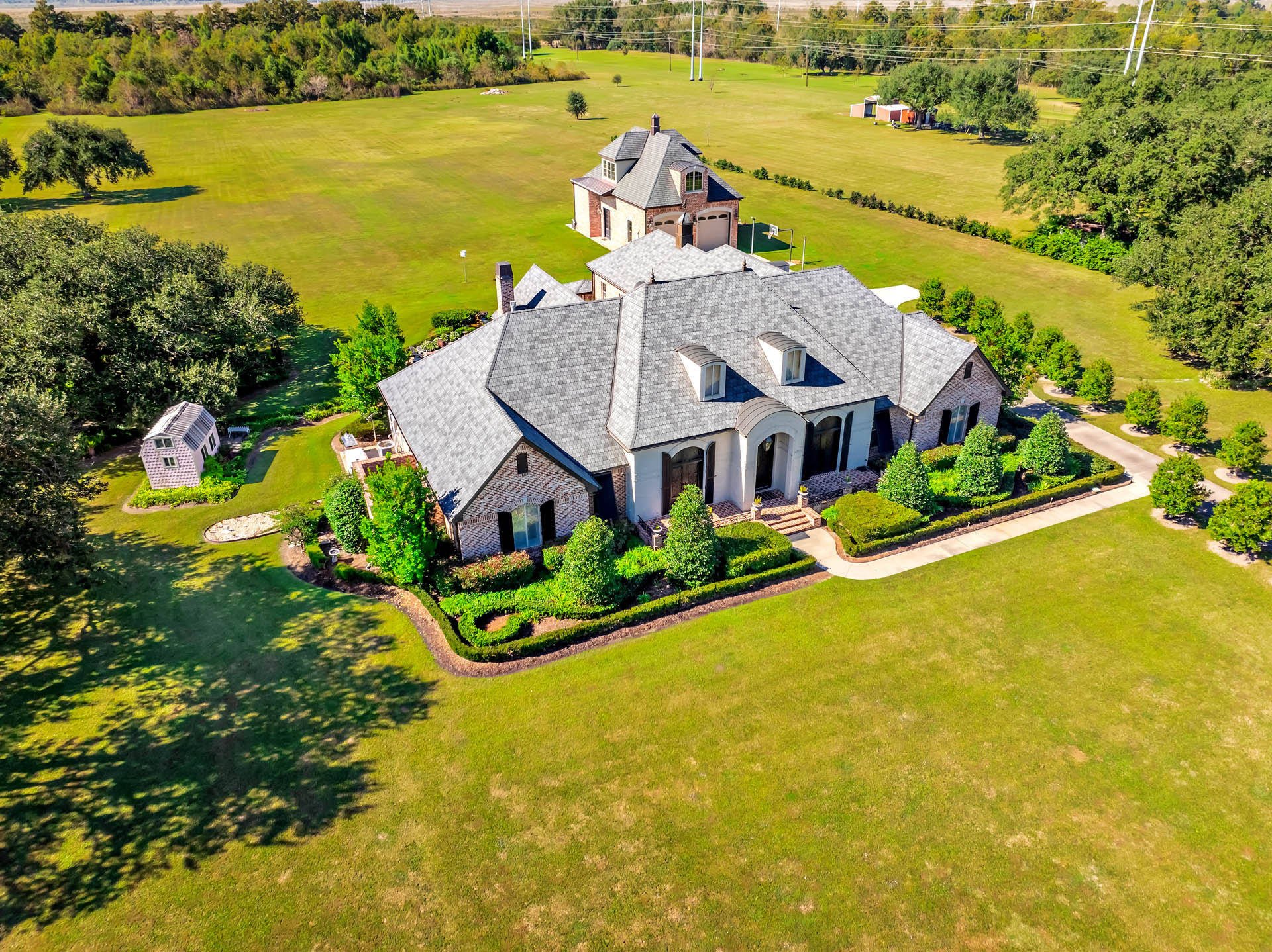 Houma, Louisiana, 70360, United States, 3 Bedrooms Bedrooms, ,4 BathroomsBathrooms,Residential,For Sale,2000974