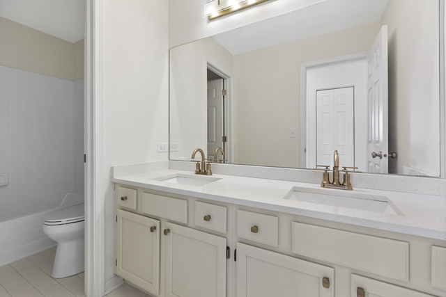 Lake in the Hills, Illinois, 60156, United States, 4 Bedrooms Bedrooms, ,3 BathroomsBathrooms,Residential,For Sale,1987015