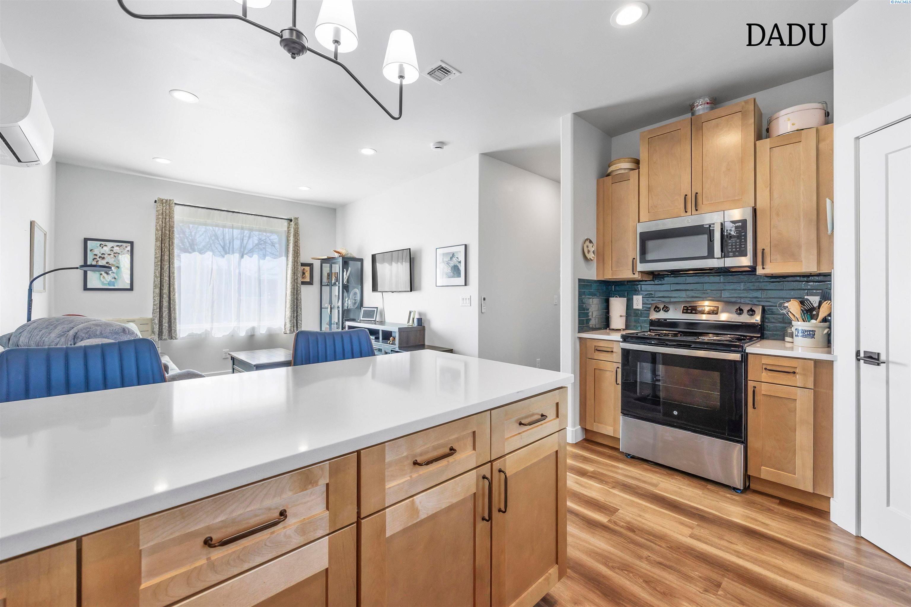 West Richland, Washington, 99353, United States, 4 Bedrooms Bedrooms, ,4 BathroomsBathrooms,Residential,For Sale,2031240