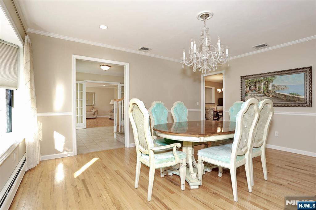 Paramus, New Jersey, 07652, United States, 5 Bedrooms Bedrooms, ,4 BathroomsBathrooms,Residential,For Sale,2001740