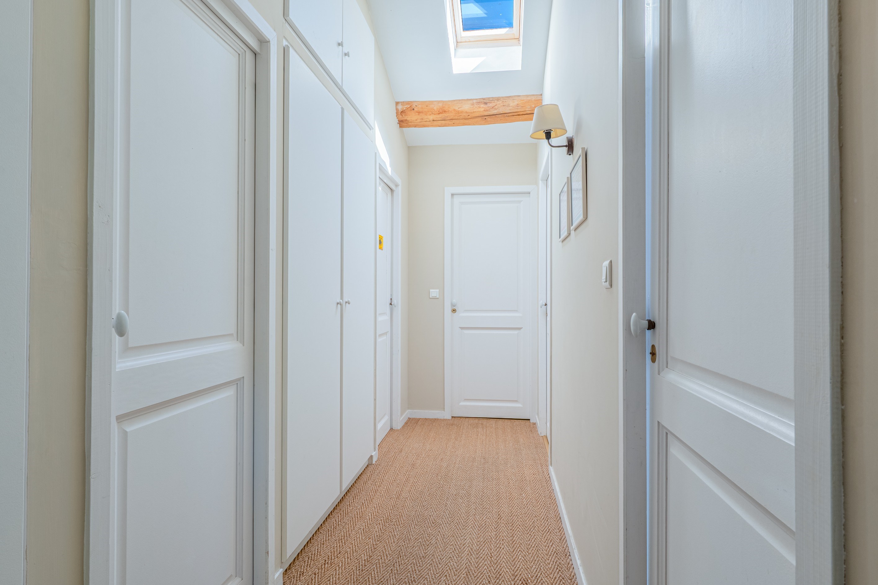  Charming golden-stone family home in central Chasselay. - 物件實景