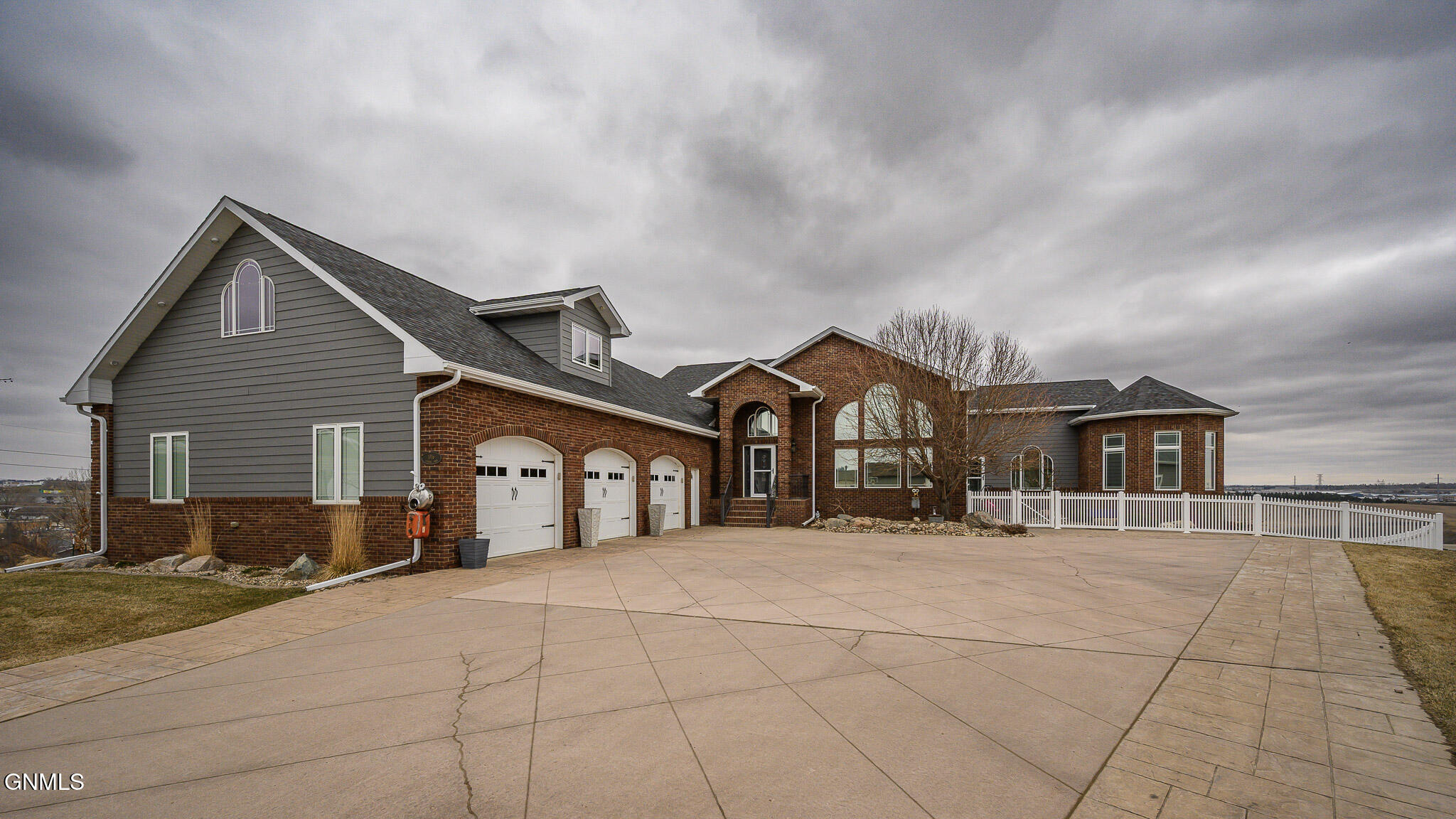 Bismarck, North Dakota, 58501, United States, 4 Bedrooms Bedrooms, ,4 BathroomsBathrooms,Residential,For Sale,2038873