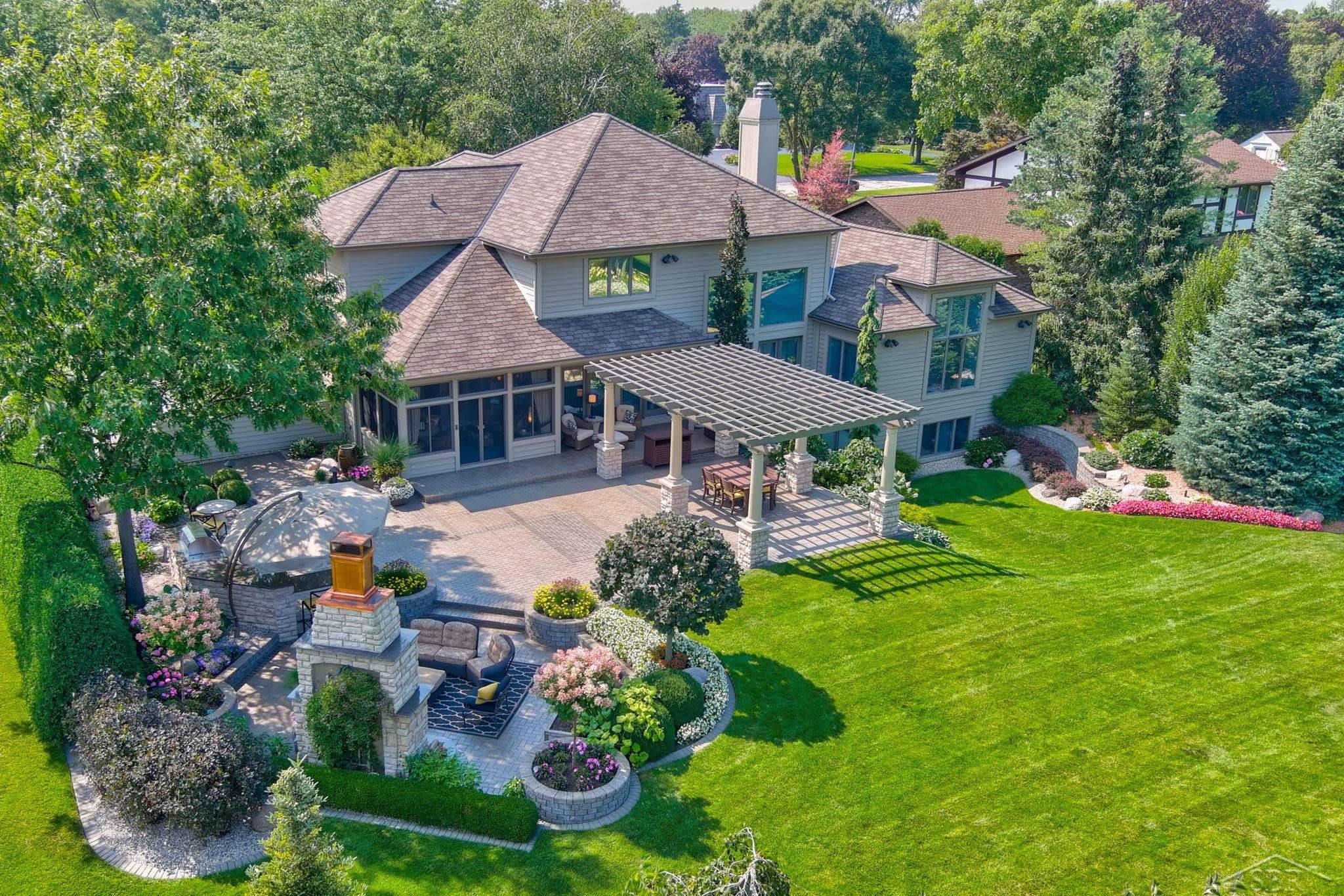 210 Golfview, Saginaw, Michigan, 48638, United States, 4 Bedrooms Bedrooms, ,6 BathroomsBathrooms,Residential,For Sale,210 Golfview,1320030