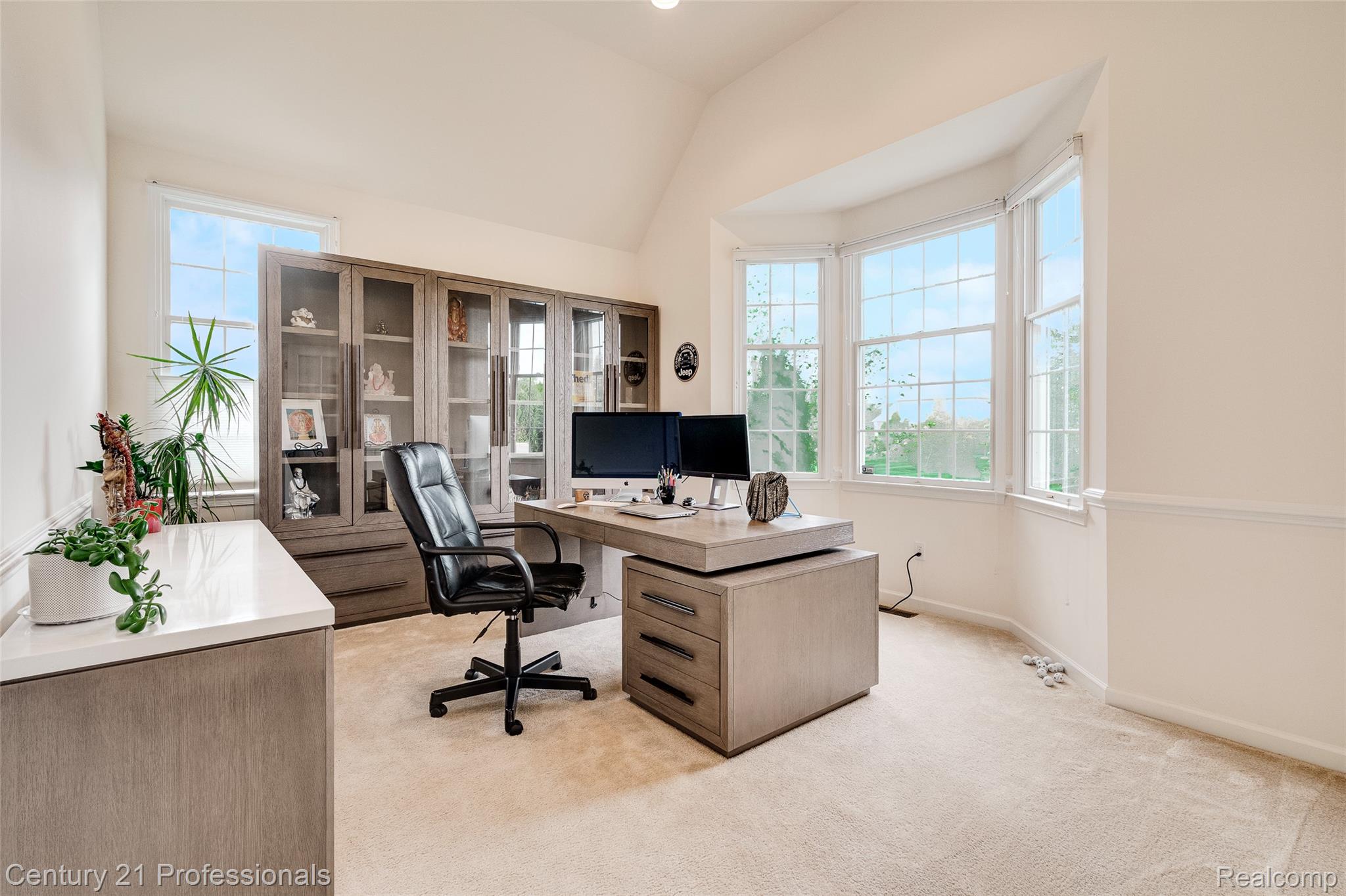 Novi, Michigan, 48374, United States, 4 Bedrooms Bedrooms, ,5 BathroomsBathrooms,Residential,For Sale,1904445