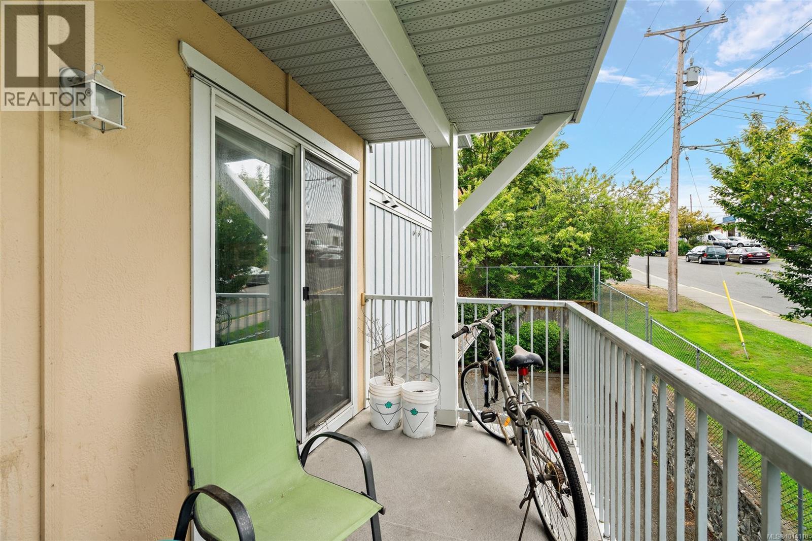 ESQUIMALT, British Columbia, V9A 4R8, CA, 2 Bedrooms Bedrooms, ,2 BathroomsBathrooms,Residential,For Sale,1948785