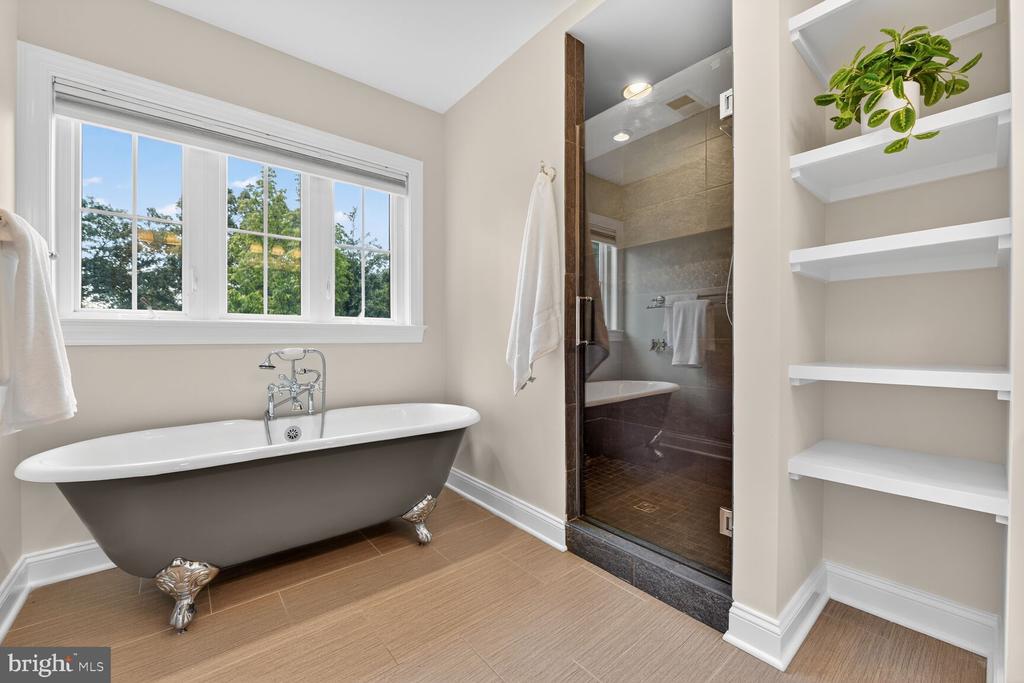 Arlington, Virginia, 22213, United States, 5 Bedrooms Bedrooms, ,5 BathroomsBathrooms,Residential,For Sale,1982488