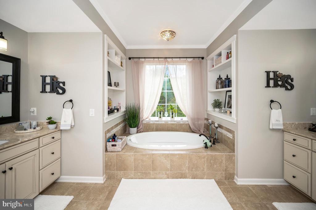 Fredericksburg, Virginia, 22406, United States, 5 Bedrooms Bedrooms, ,6 BathroomsBathrooms,Residential,For Sale,1981857