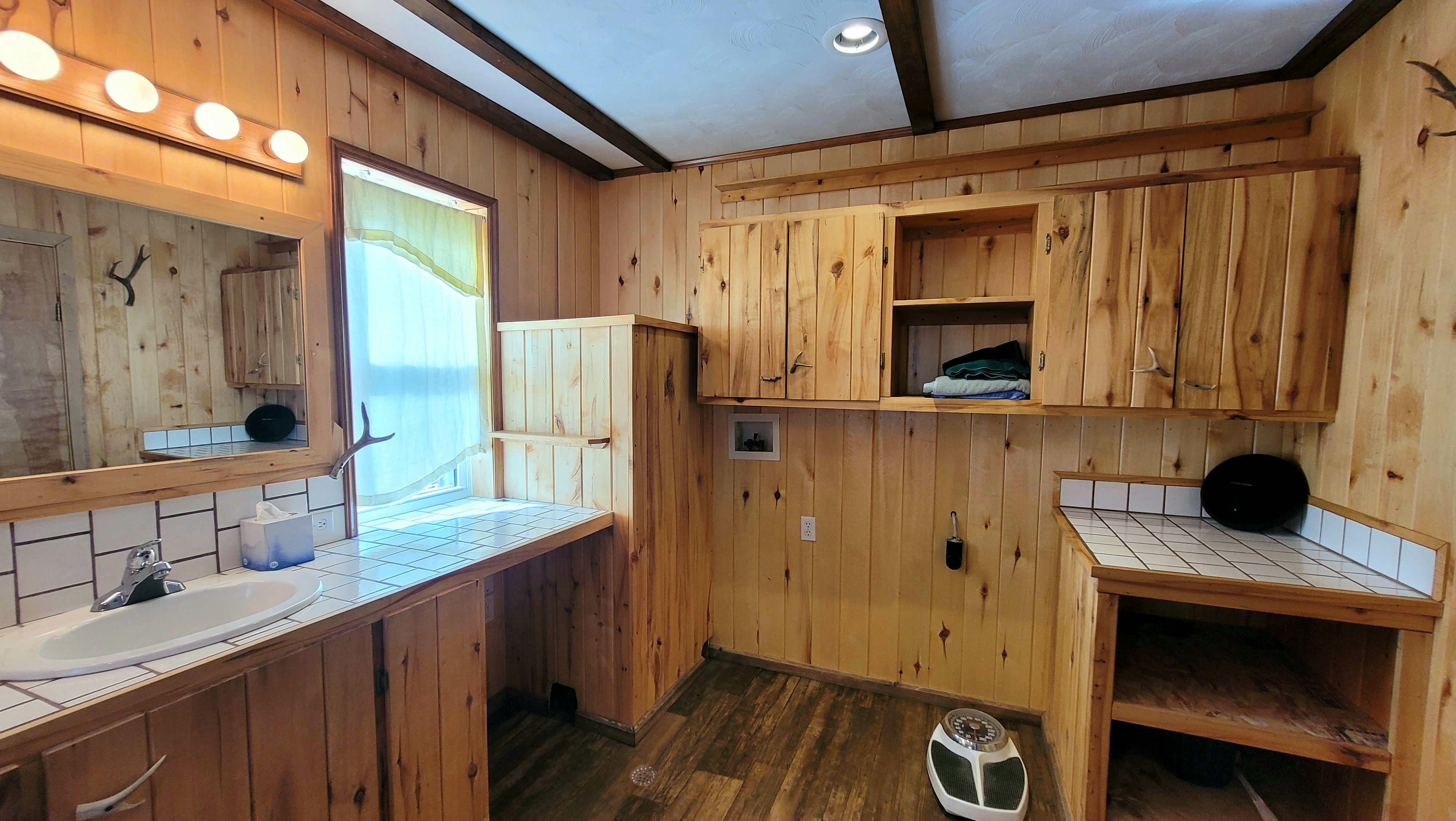 Dillon, Montana, 59725, United States, 3 Bedrooms Bedrooms, ,2 BathroomsBathrooms,Residential,For Sale,1944810
