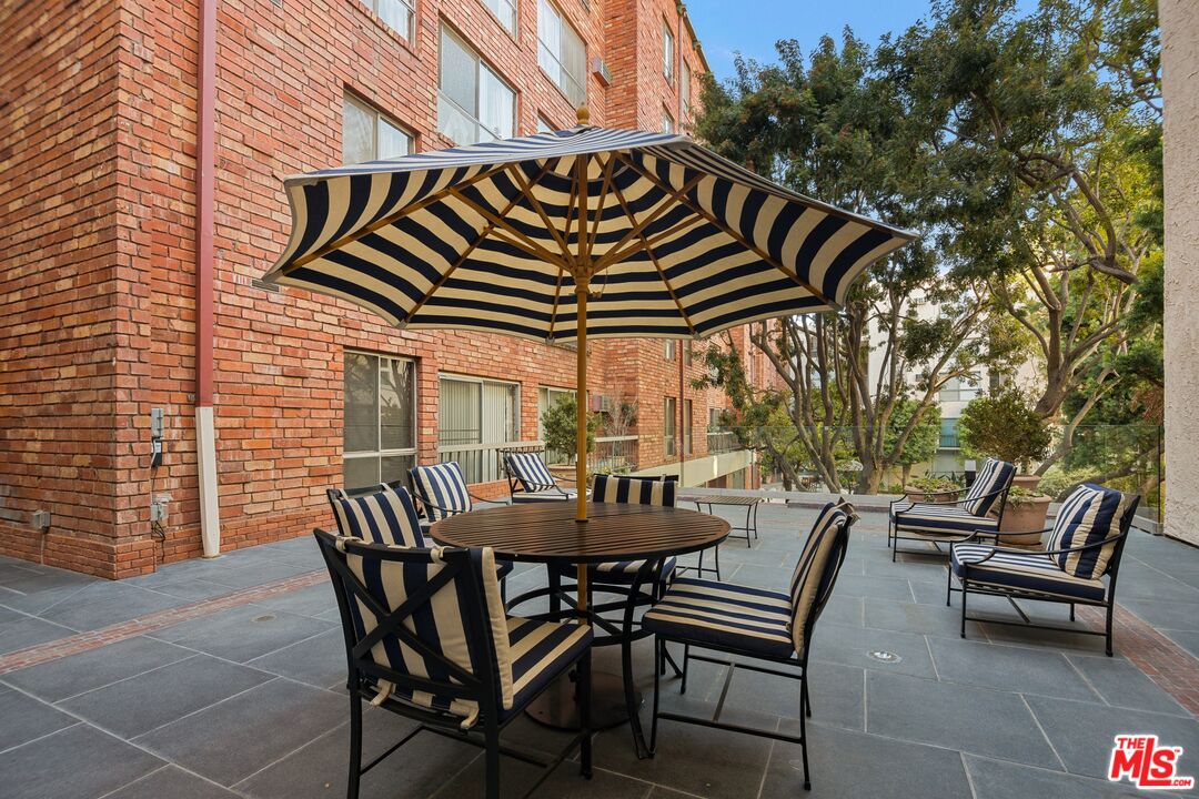 Los Angeles, California, 90024, United States, 2 Bedrooms Bedrooms, ,1 BathroomBathrooms,Residential,For Sale,1948814