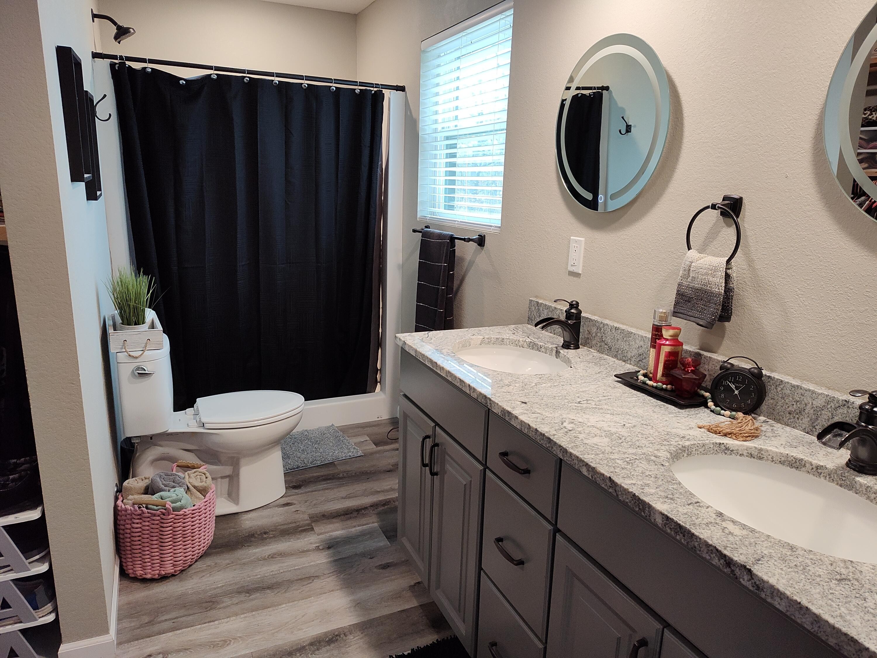 Bolivar, Missouri, 65613, United States, 2 Bedrooms Bedrooms, ,3 BathroomsBathrooms,Residential,For Sale,1975211