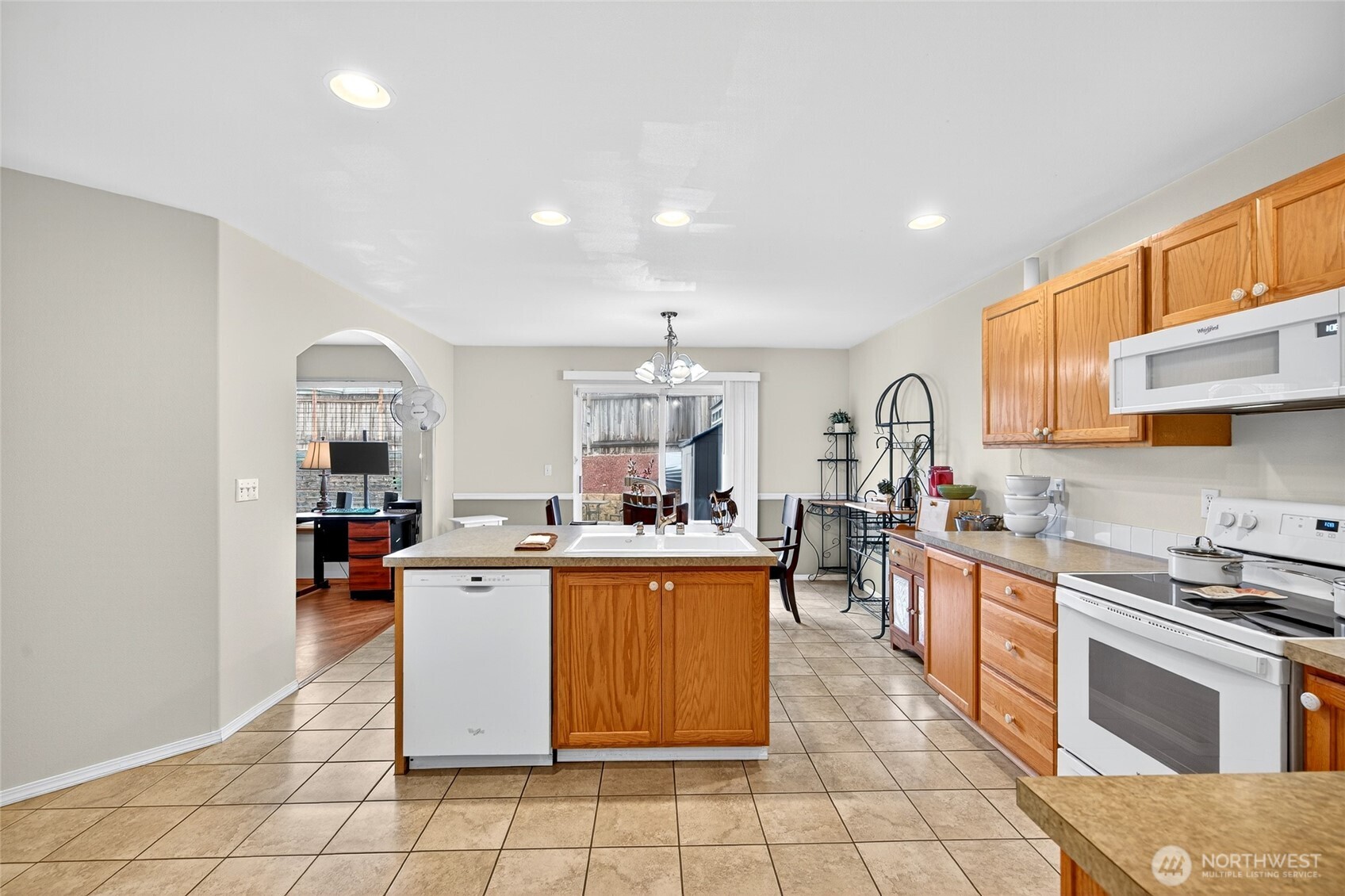 Tacoma, Washington, 98446, United States, 3 Bedrooms Bedrooms, ,3 BathroomsBathrooms,Residential,For Sale,1995150