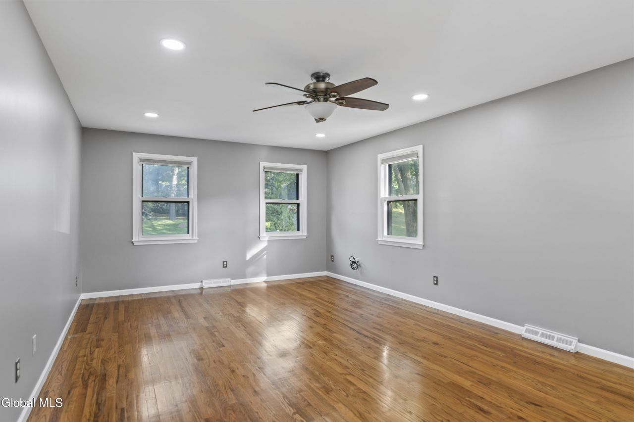 Niskayuna, New York, 12309, United States, 6 Bedrooms Bedrooms, ,4 BathroomsBathrooms,Residential,For Sale,1906999
