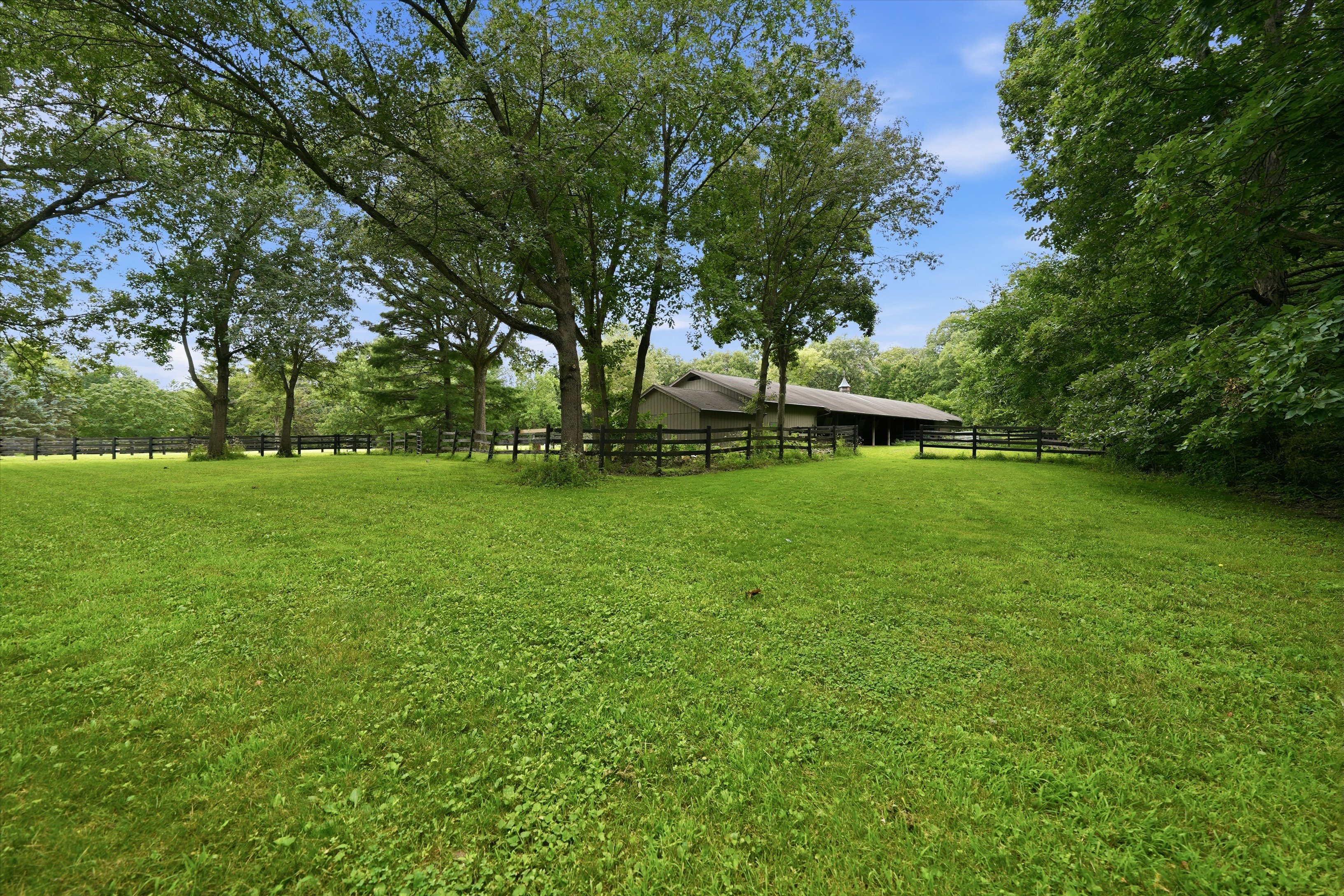  Private Country Estate Situated on Over Nine Acres of Beautiful Open Grounds - 物件實景