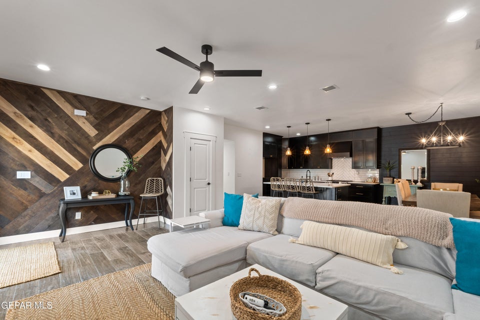 El Paso, Texas, 79936, United States, 5 Bedrooms Bedrooms, ,5 BathroomsBathrooms,Residential,For Sale,1980417