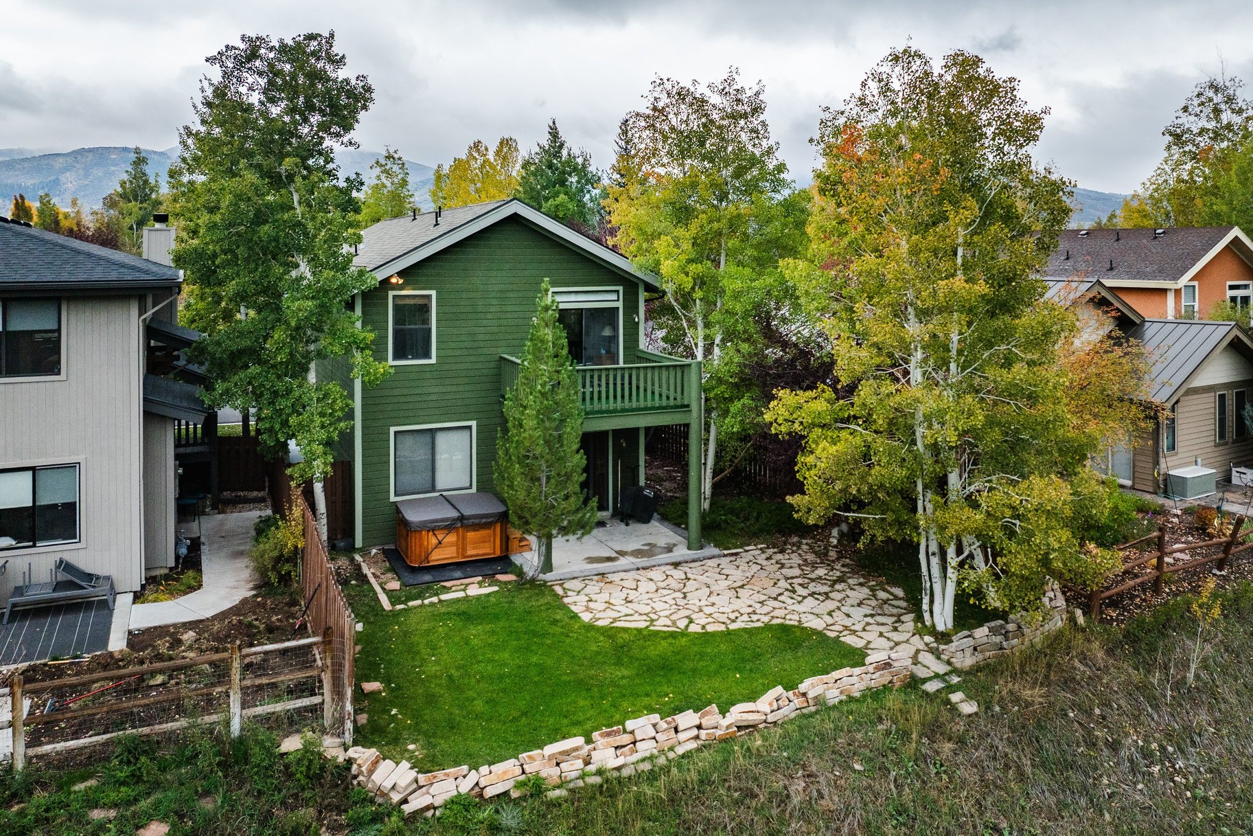  Rare Creekside Retreat  Privacy, Mountain Living & Unbeatable Convenience - 物件實景