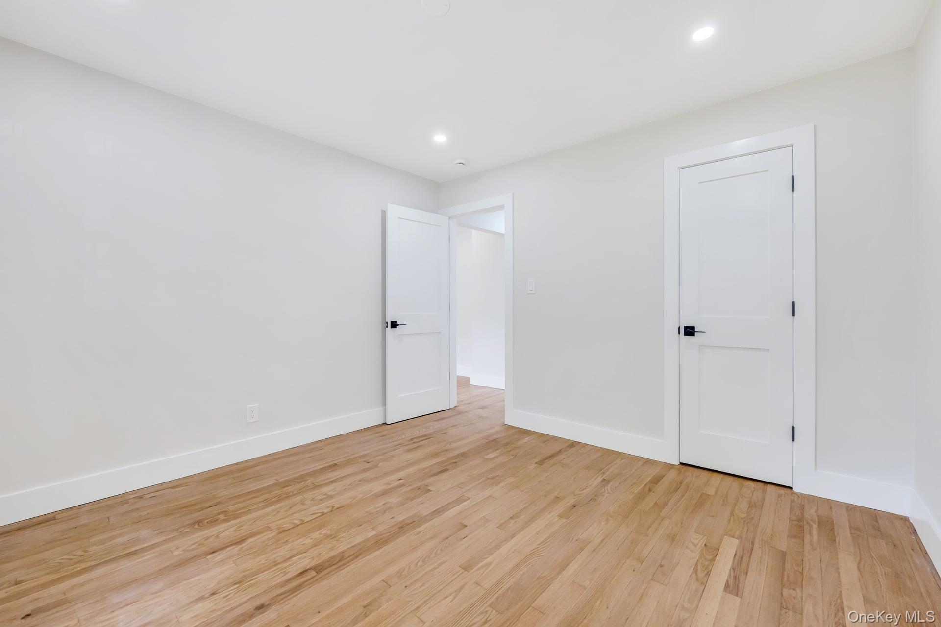 Port Washington, New York, 11050, United States, 3 Bedrooms Bedrooms, ,2 BathroomsBathrooms,Residential,For Sale,1882705