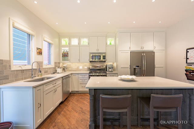310 E 18th St, Chicago, Illinois, 60616, United States, 3 Bedrooms Bedrooms, ,4 BathroomsBathrooms,Residential,For Sale,310 E 18th St,1010356