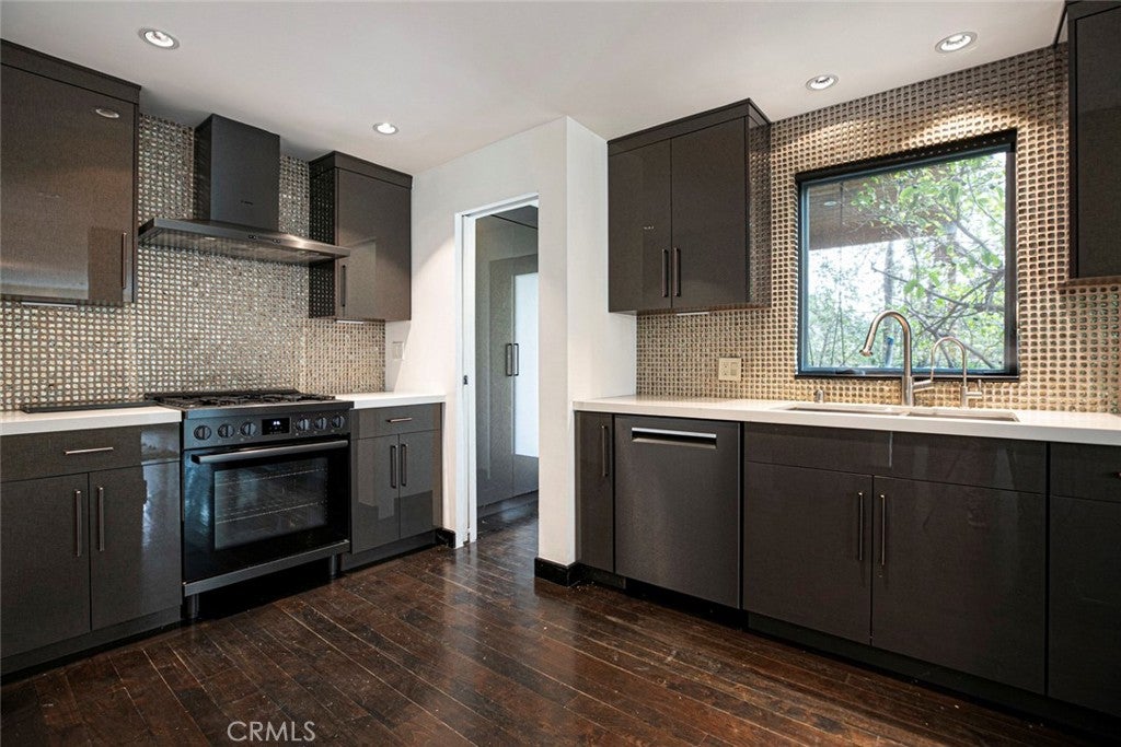 Woodland Hills, California, 91364, United States, 3 Bedrooms Bedrooms, ,3 BathroomsBathrooms,Residential,For Sale,1942330