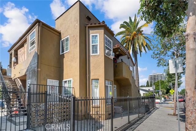 Huntington Park, California, 90255, United States, 6 Bedrooms Bedrooms, ,Residential,For Sale,1919112