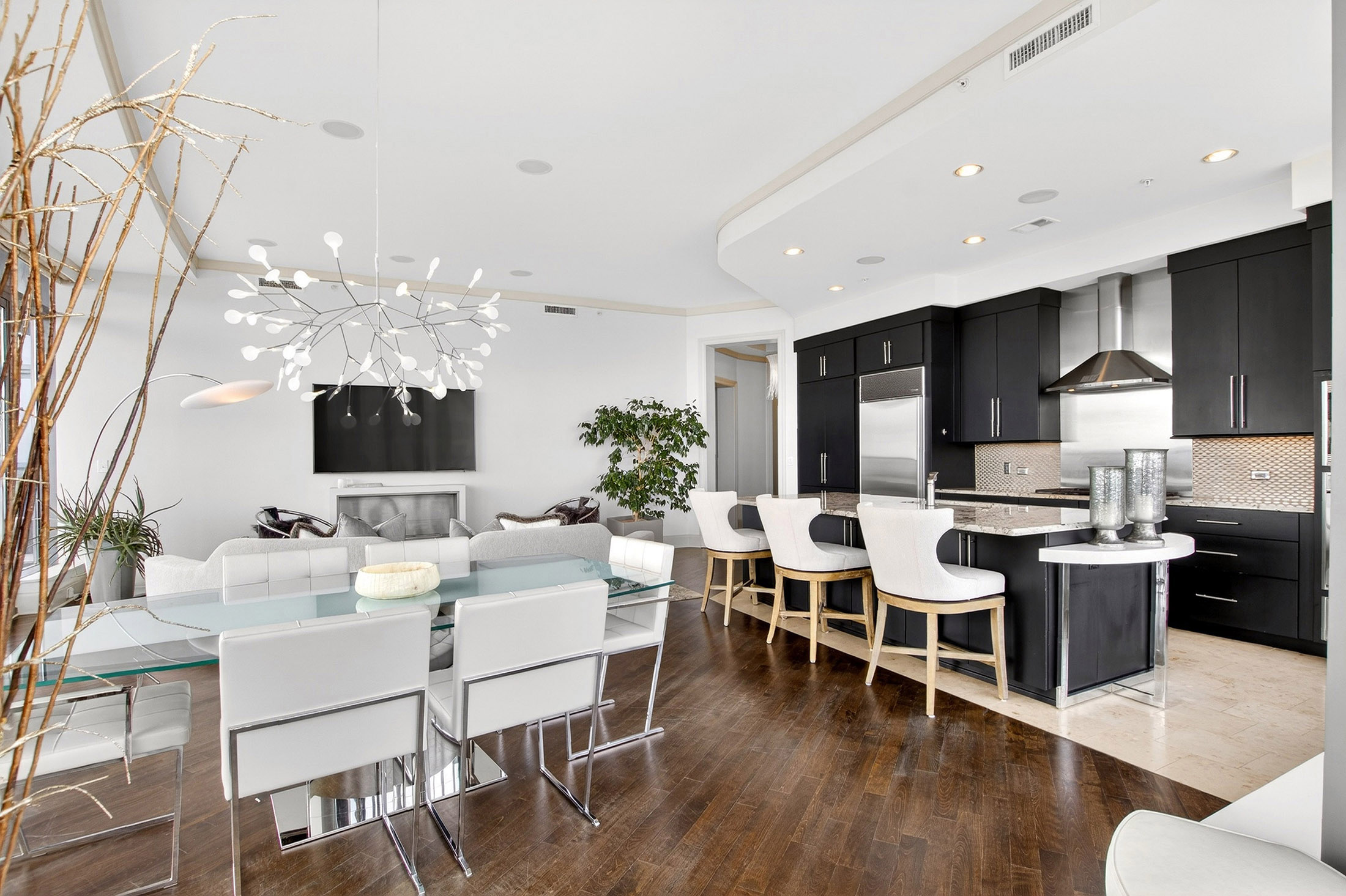  Stunning Luxury Condo, Perched on the 29th Floor - 物件實景