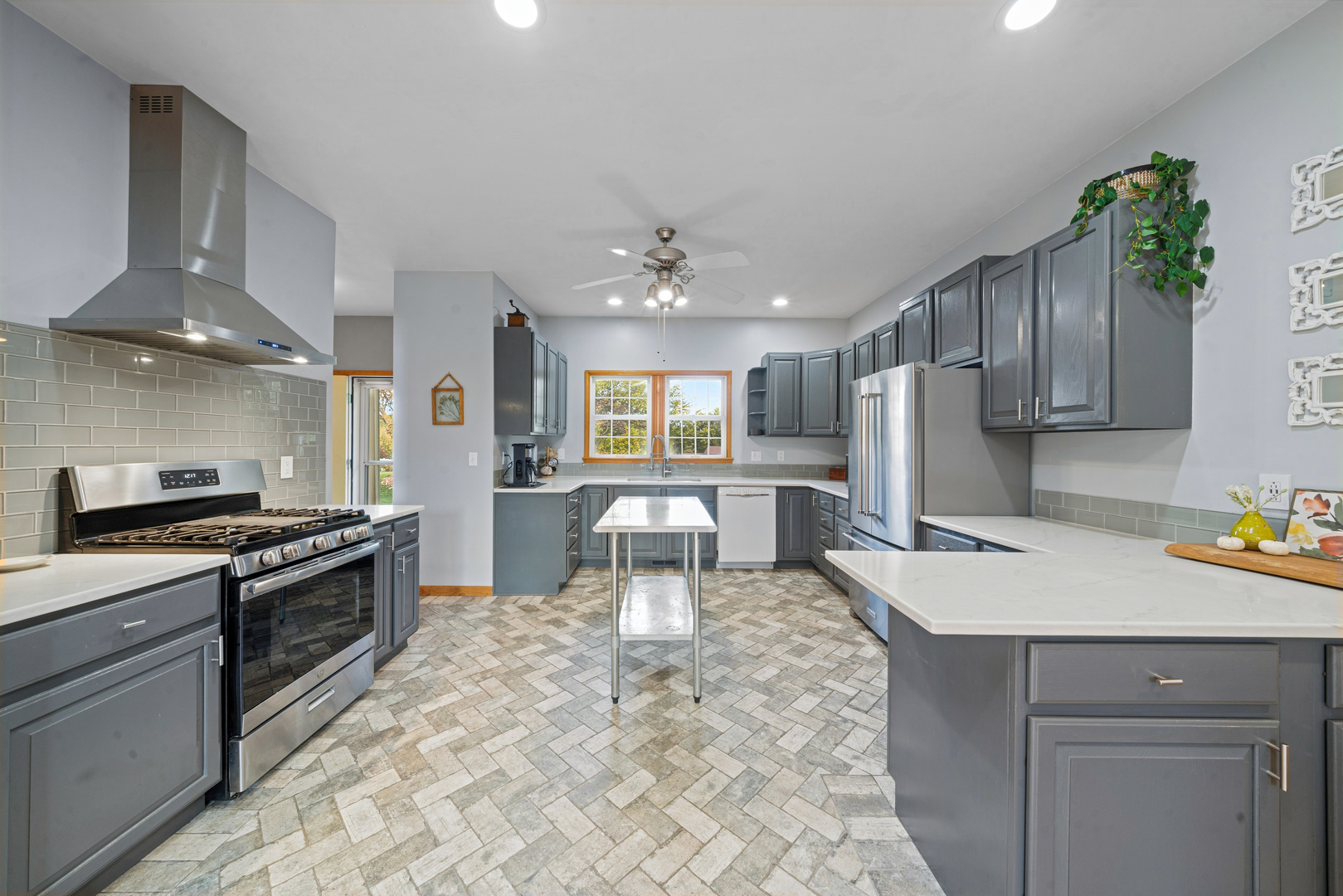 Elburn, Illinois, 60119, United States, 5 Bedrooms Bedrooms, ,3 BathroomsBathrooms,Residential,For Sale,1986331