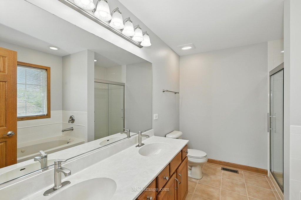 Plainfield, Illinois, 60586, United States, 5 Bedrooms Bedrooms, ,3 BathroomsBathrooms,Residential,For Sale,1927144