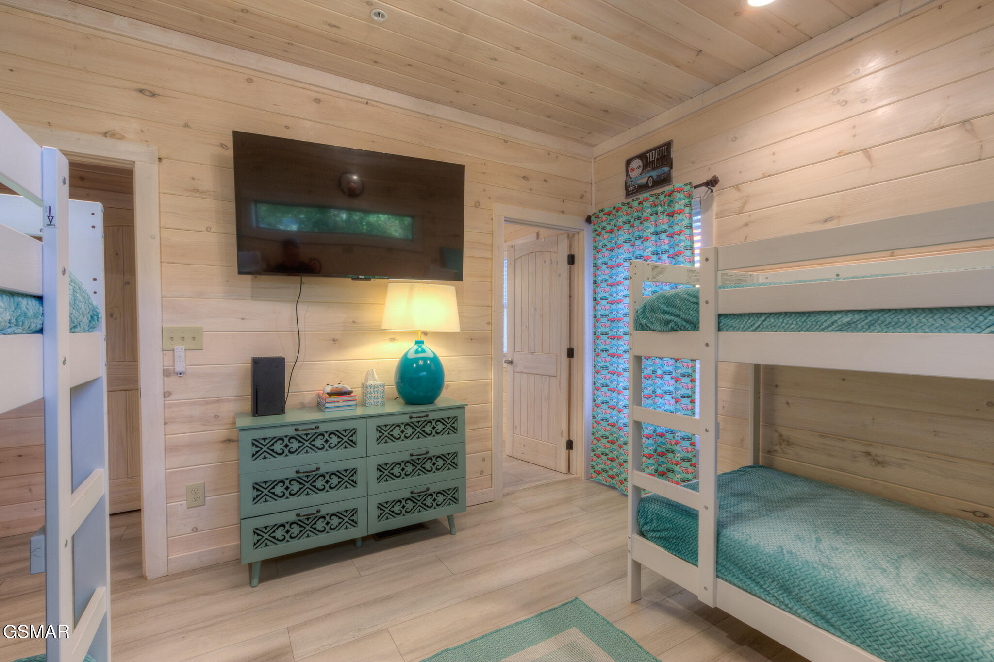 Sevierville, Tennessee, 37862, United States, 3 Bedrooms Bedrooms, ,5 BathroomsBathrooms,Residential,For Sale,1975393